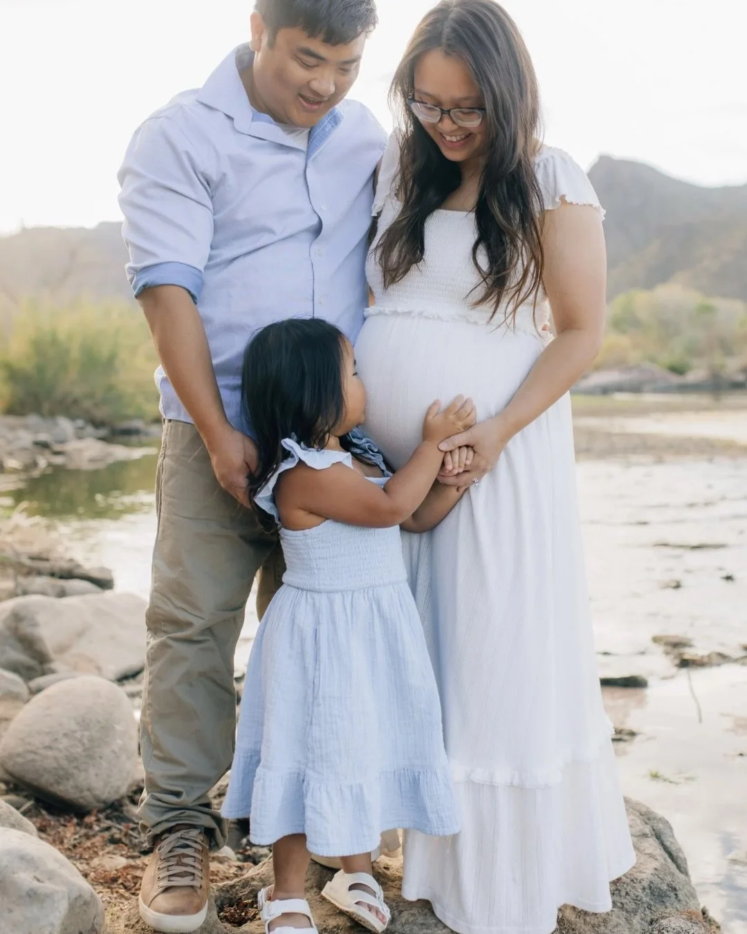 The Lee Family🤍

Their last family photos as a family of 3🫶🏼 love, love, love freezing these moments in time for my sweet clients who have become like friends. 

Can&rsquo;t wait to share their fresh 48 as a family of four!

#cayleenannphotography
