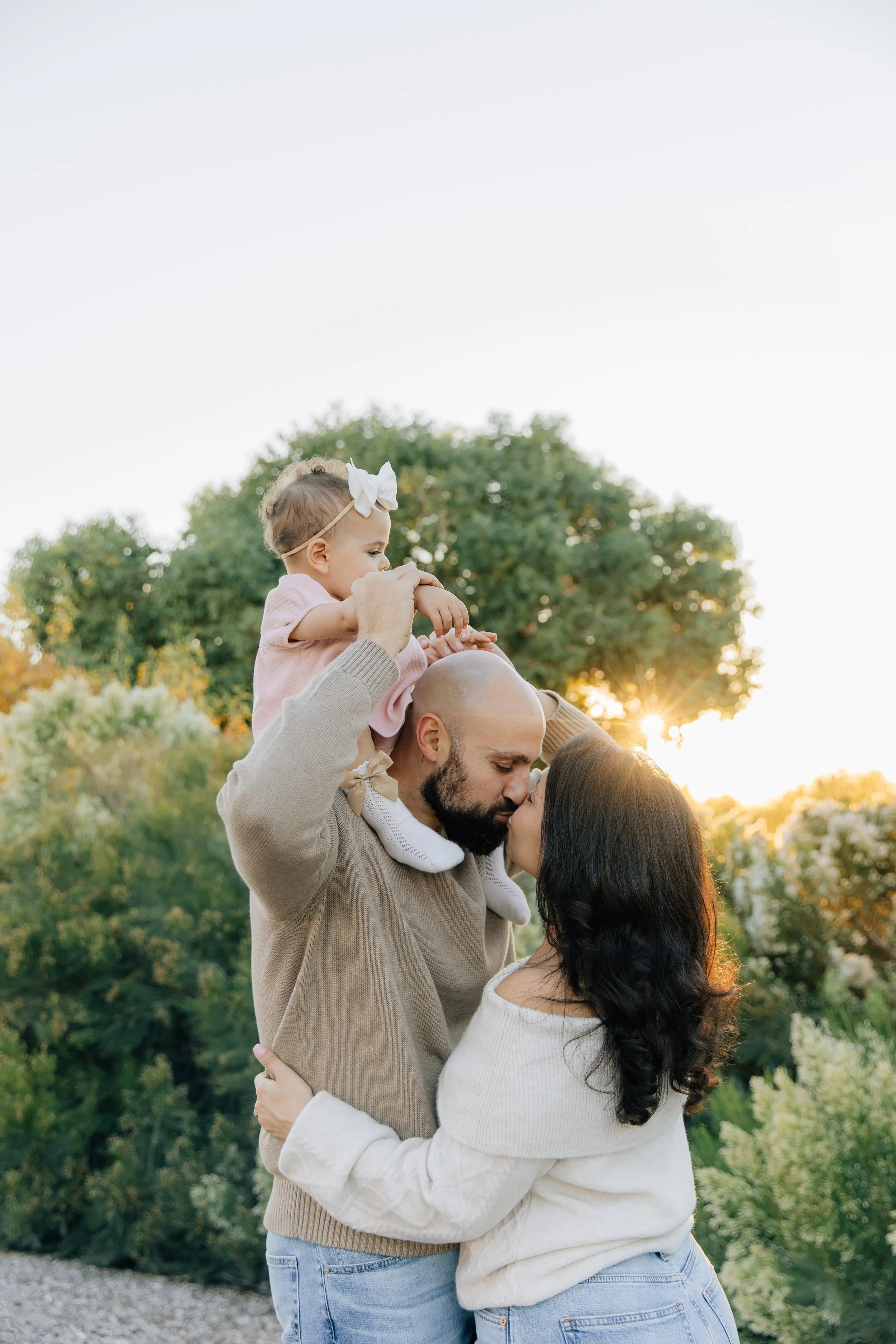 The best greenery family photo locations in East Valley Arizona by Cayleen Ann Photography. gilbert regional park #CayleenAnnPhotography #CayleenAnnFamilies #EastValleyArizona #FamilyphotosAZ #familyphotographerEastValley #Arizonaphotographers