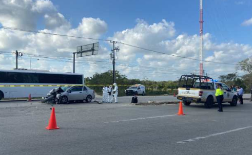 Trágico accidente contra un camión de volteo deja un muerto y dos heridos en Cancún