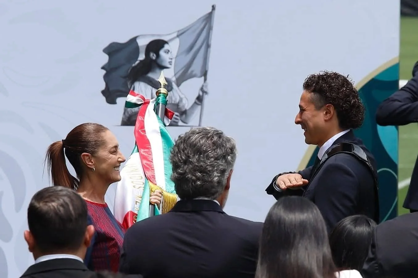 La Selección Mexicana es abanderada en ceremonia previa a su participación en el Mundial 2026