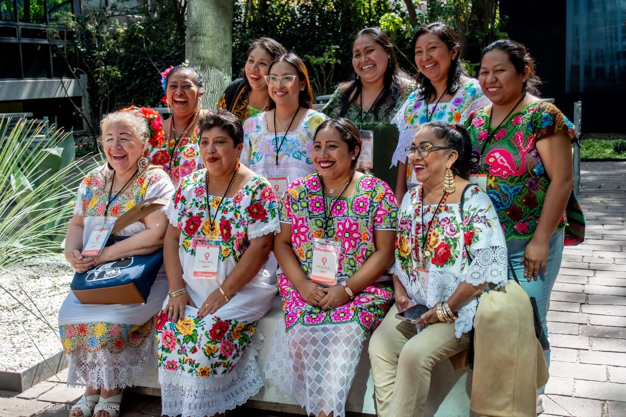 Artesanas de Yucatán participan en la capacitación del Consejo Estatal de Bordadoras