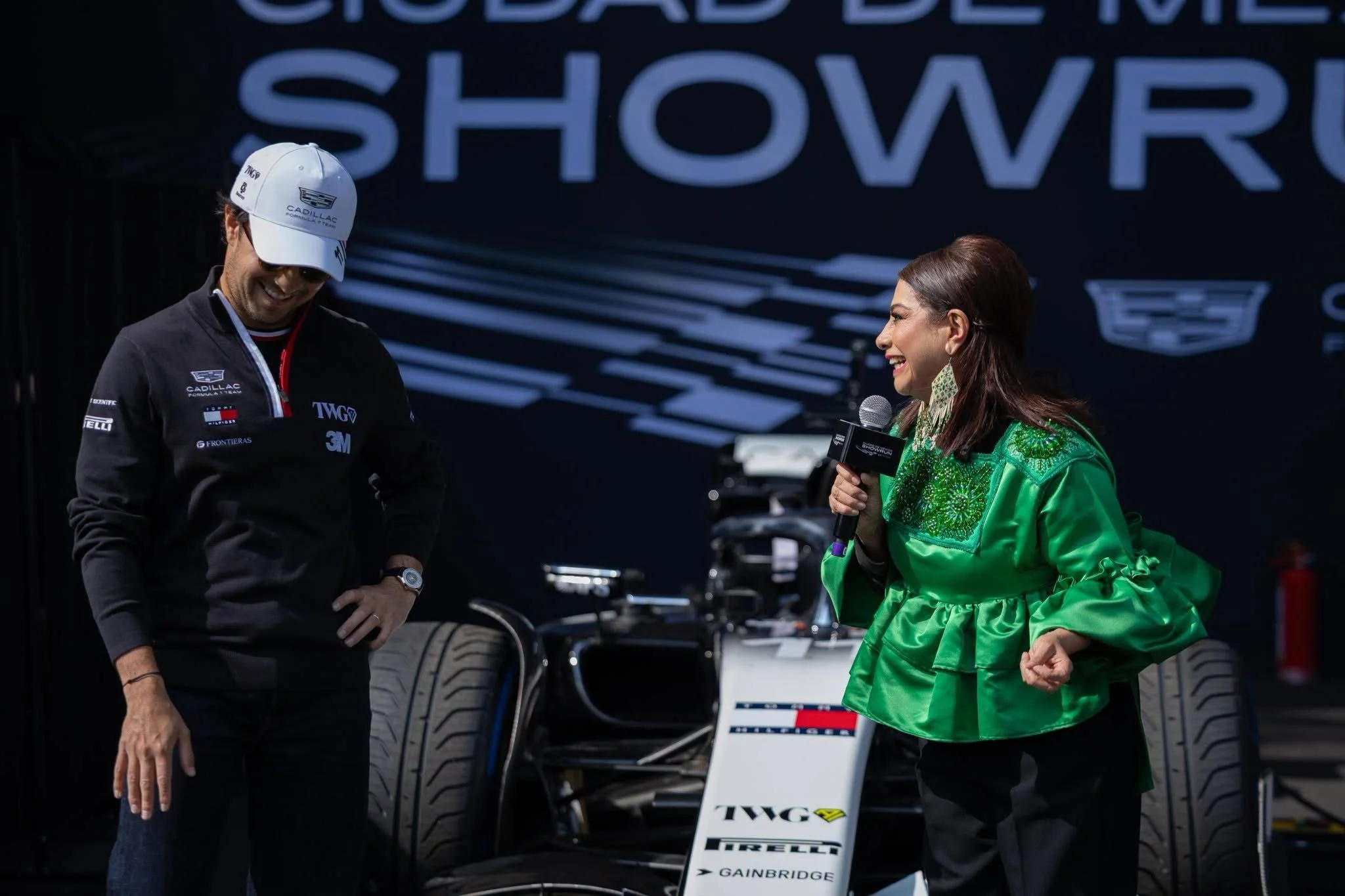 Checo Pérez celebra sus 300 GP’s ante más de 100 mil fans durante su Show Run en Paseo de la Reforma