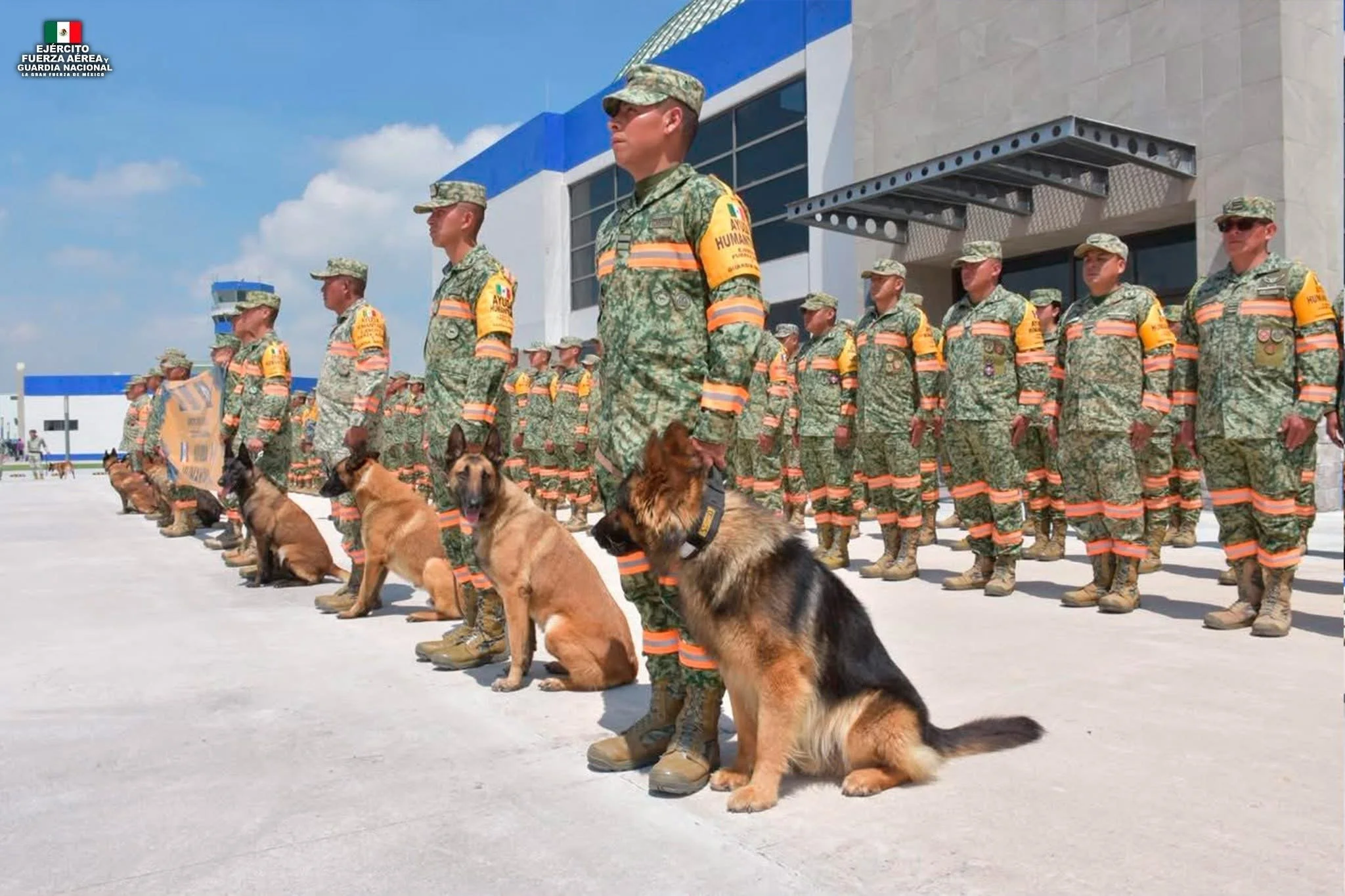 Reciben a las Fuerzas Armadas mexicanas que apoyaron en las labores de rescate en Venezuela
