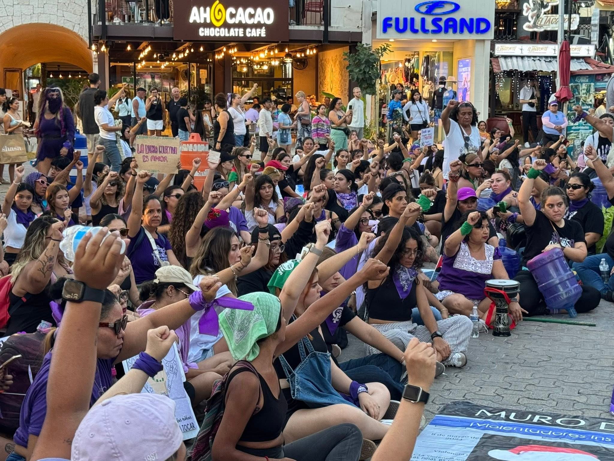 Mujeres exigen su derecho a una vida digna y libre en Cancún, Playa del Carmen, Tulum y Chetumal