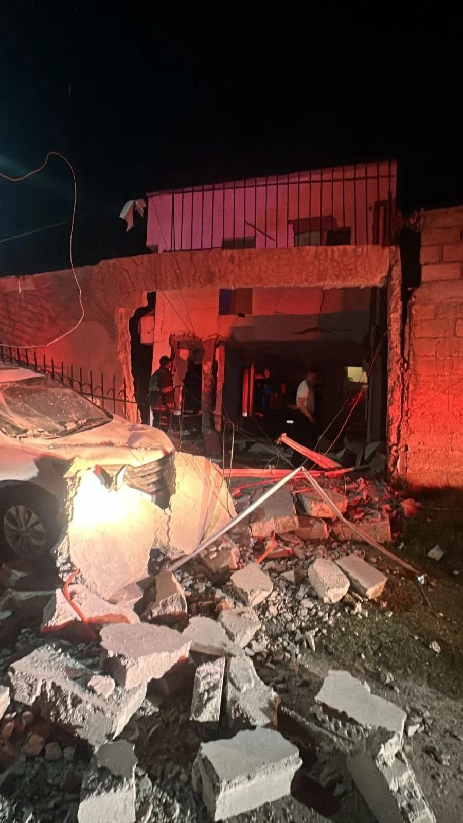 Fuerte Explosión en la Col. La Soledad, en Toluca causa daños en 48 casas y diversos vehículos