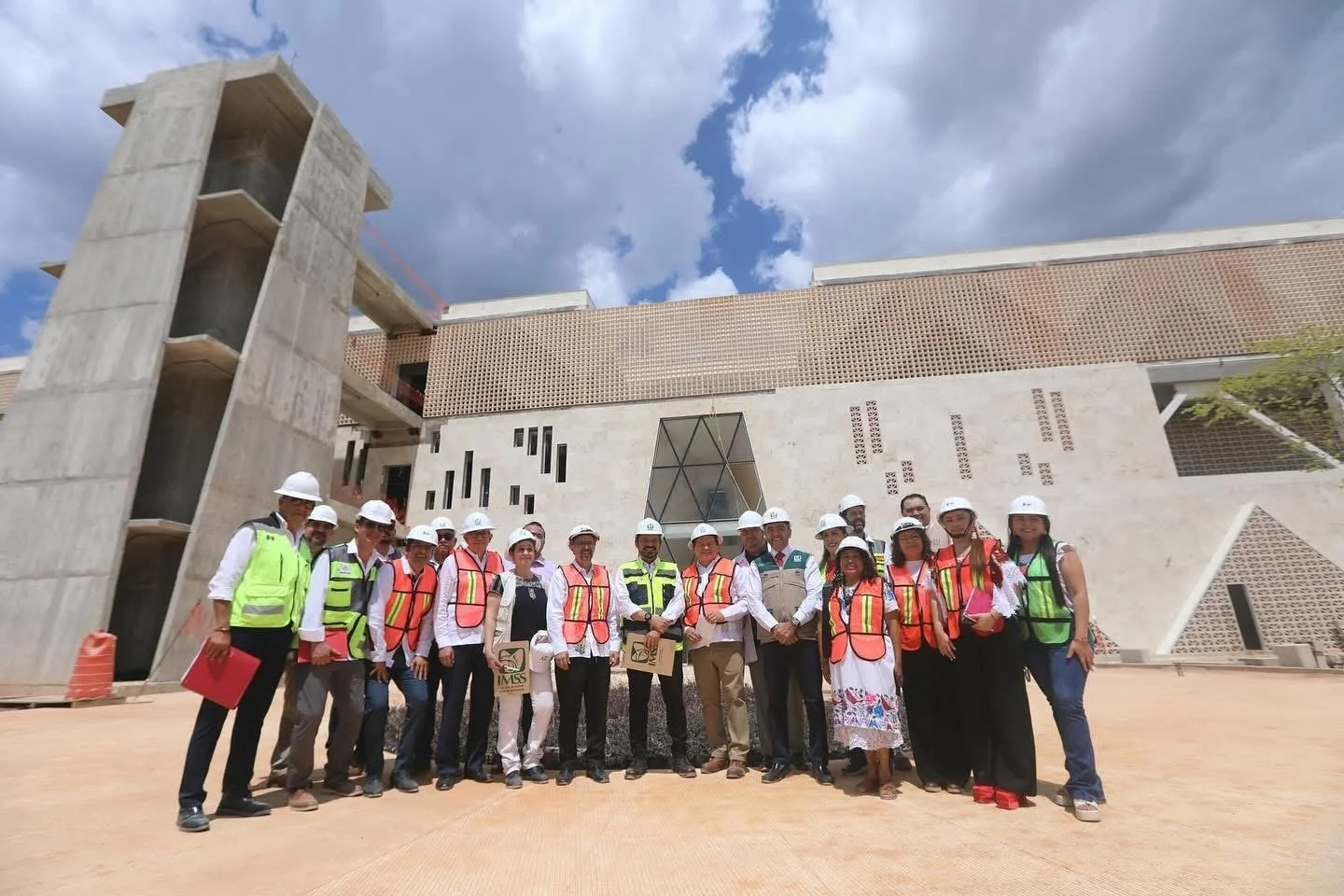 El director del IMSS, Zoé Robledo, confirma que el Hospital General de Ticul estará listo en junio de este año