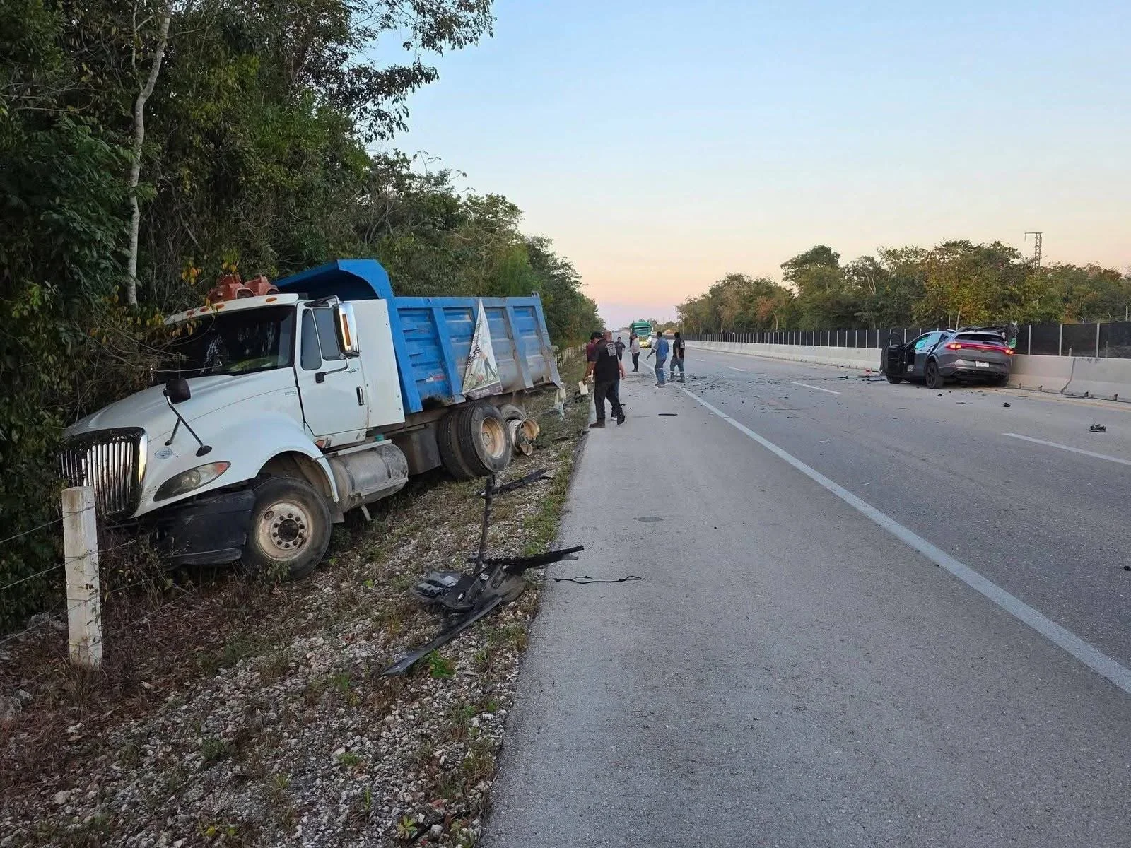 Reportan una persona fallecida tras fuerte accidente en la Carretera Federal Cancún-Mérida