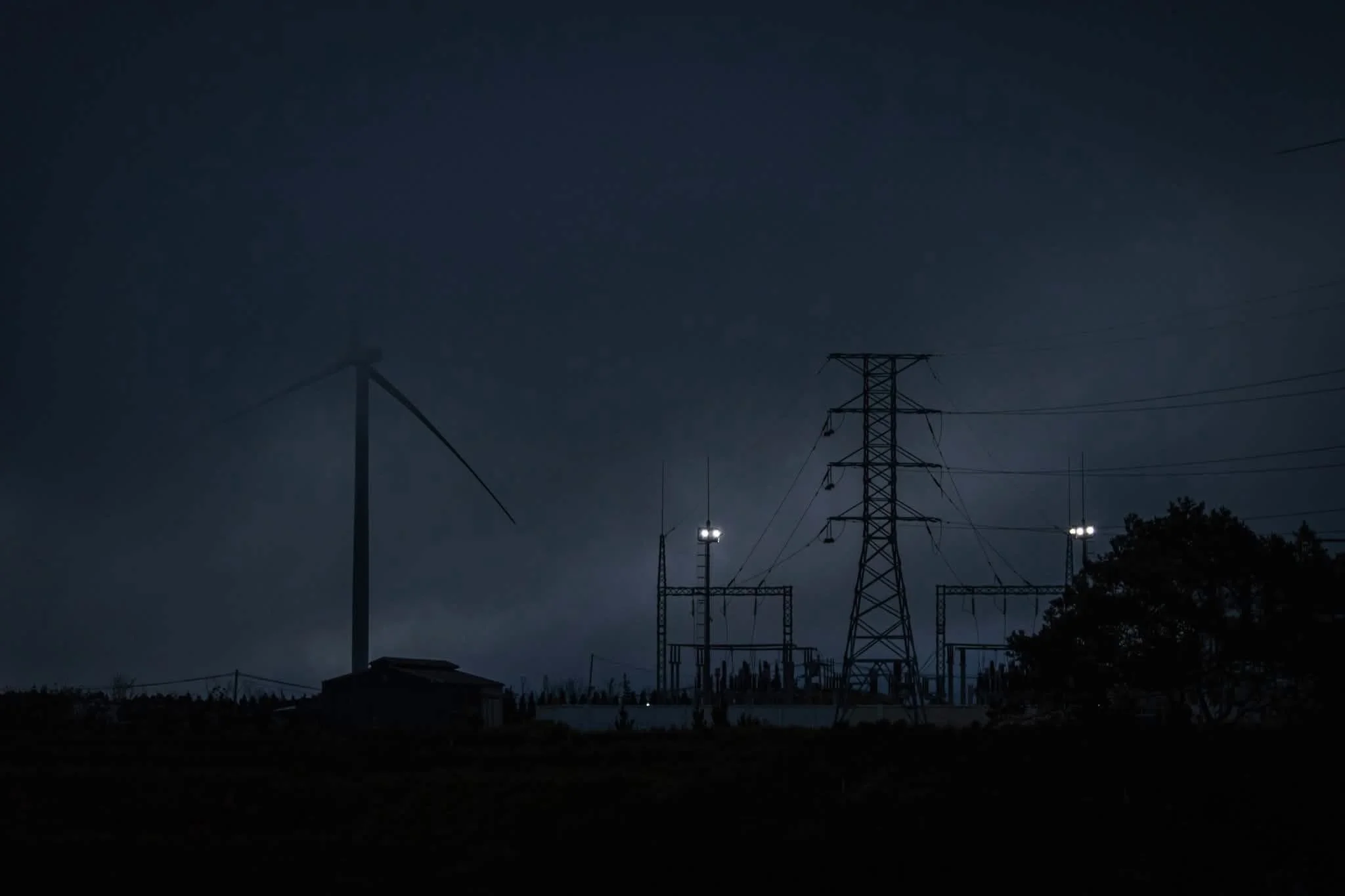 Apagón masivo deja sin energía eléctrica a miles de personas en la Riviera Maya