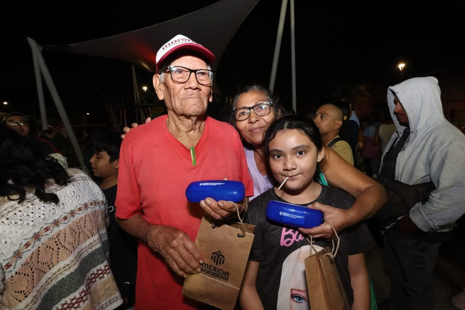 Entregan lentes gratuitos a 513 personas en Mérida como parte del Programa Social Ver Mejor