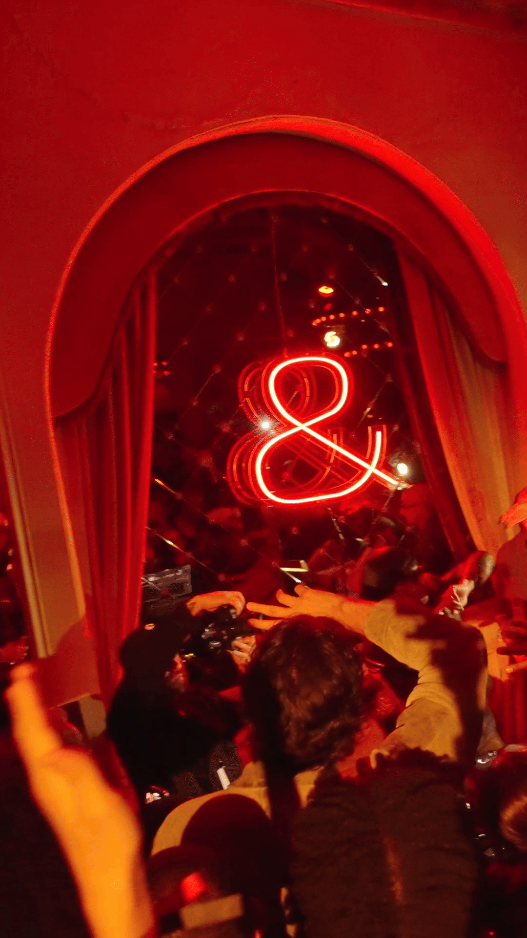 H&M: Charli XCX in Times Square