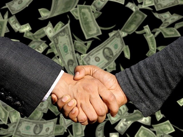 Fossil fuel political giving outdistances renewables 13 to one