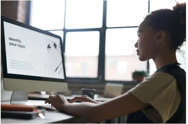 LáLew Navigates the Future of Search: An Introduction to AEO&nbsp;