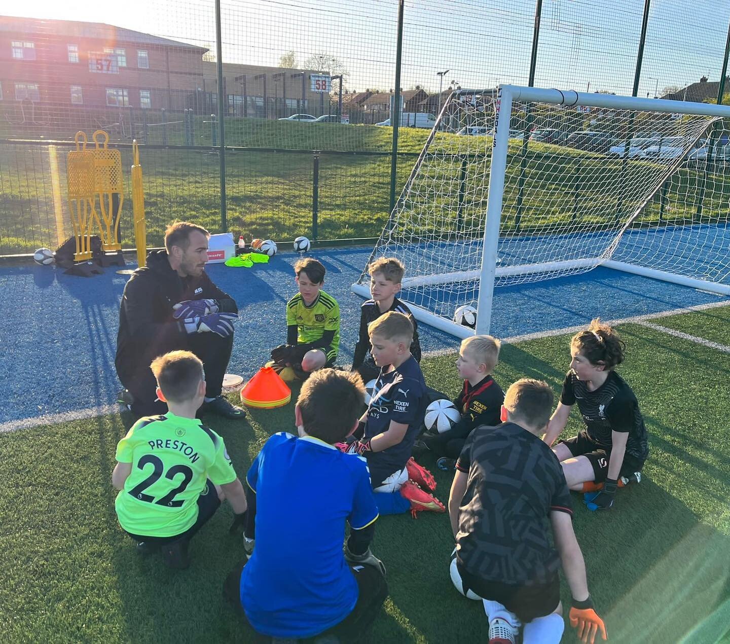 A few pictures from yesterdays training session‼️📸 👀

Another fantastic session from all of the players, building on from last weeks session 👏⚽️

Come and get involved 😁🙌 
Book here 👇

www.kickonacademy.com 

Team KONA ⚽️🧤

#football #coaching