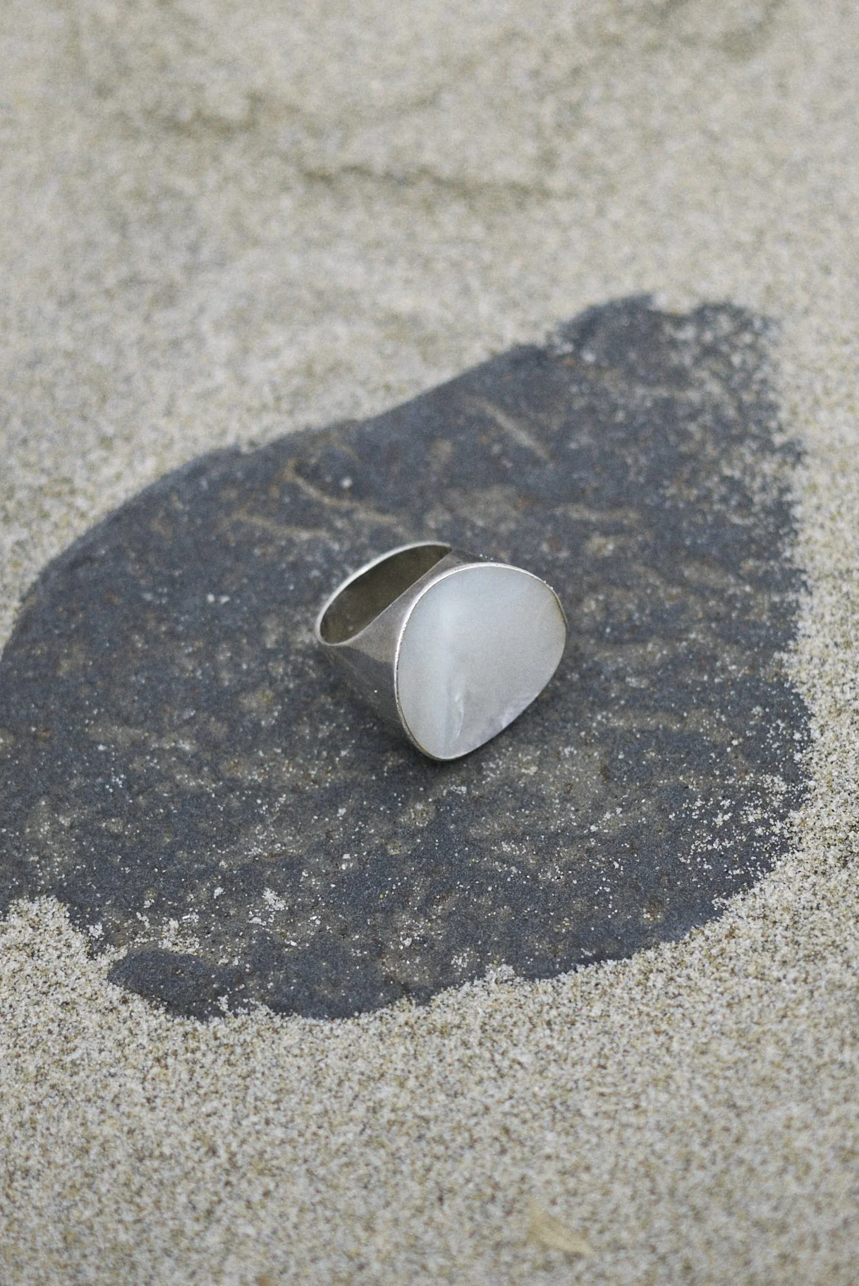 Large Vintage Silver & Mother of Pearl Inlay Ring | Size 8