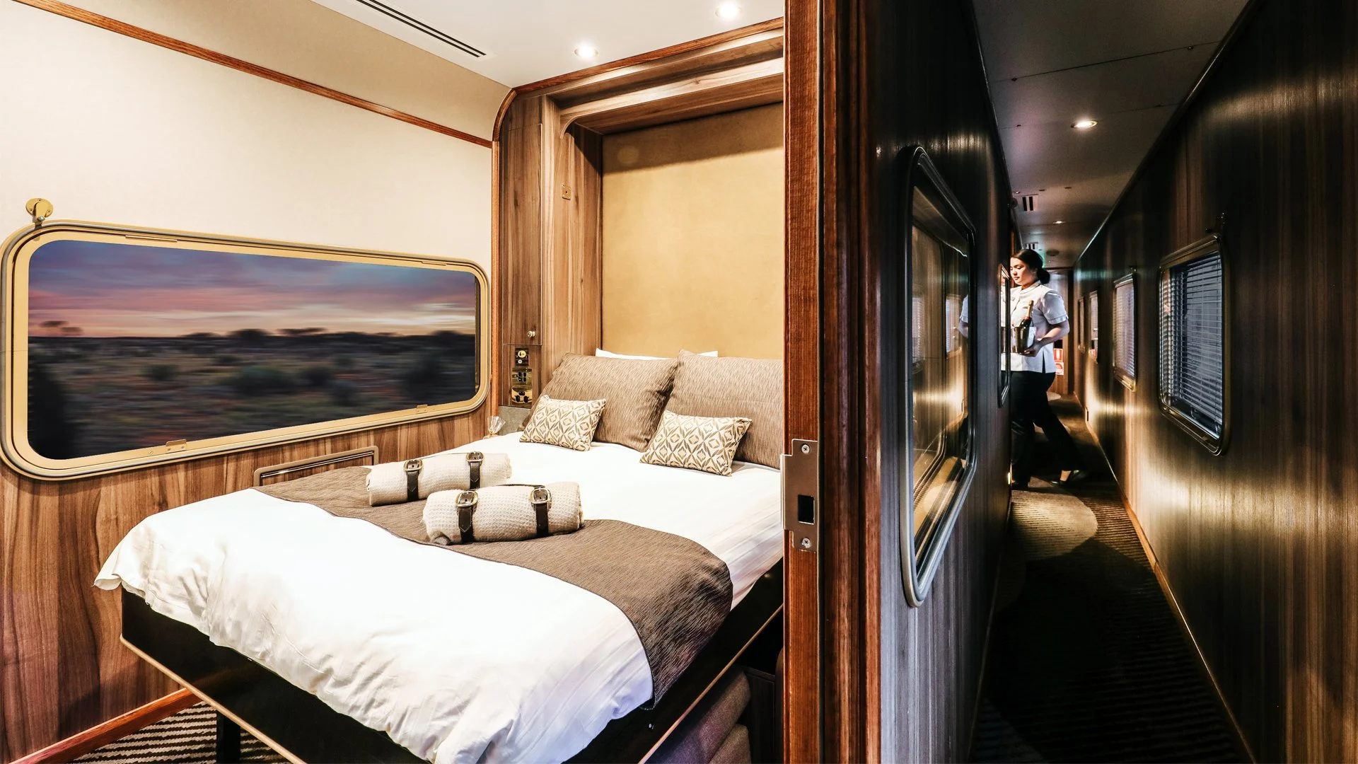 JBRE-on-train-Platinum-service-platinum-double-room-by-nigh-HA-in-passage-way_1920.jpeg