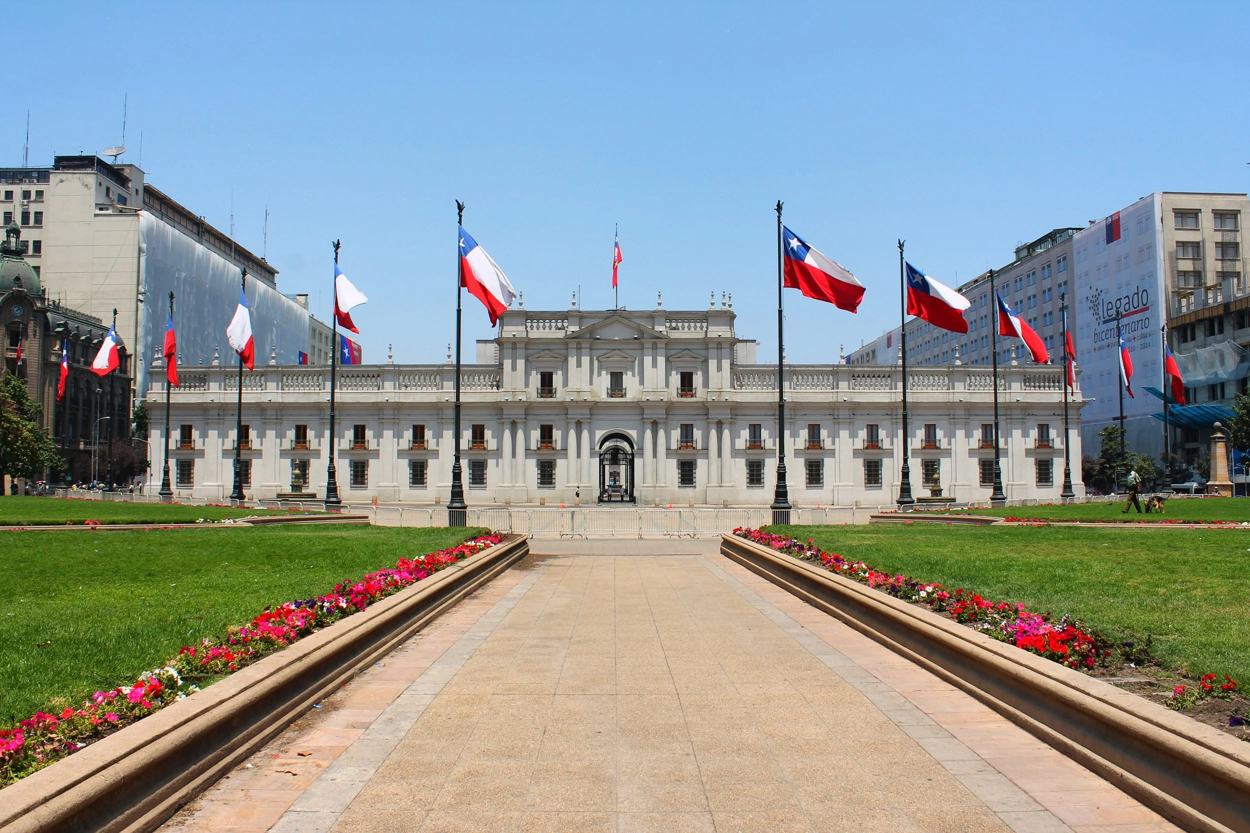 Palacio_de_La_Moneda_-_miguelreflex.jpeg