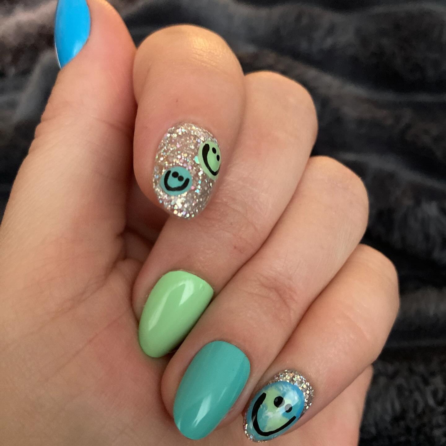 happy earth day! 🥰🌳🌎

thecaffeinatedcosmetologist #thepressoncollective #explorepage #explore #pressonnailsforsale #custompressonnails #handmadepressonnails #handcraftedpressons #handpaintedpressons #pressonsmallbusiness #pressons #pressonnails