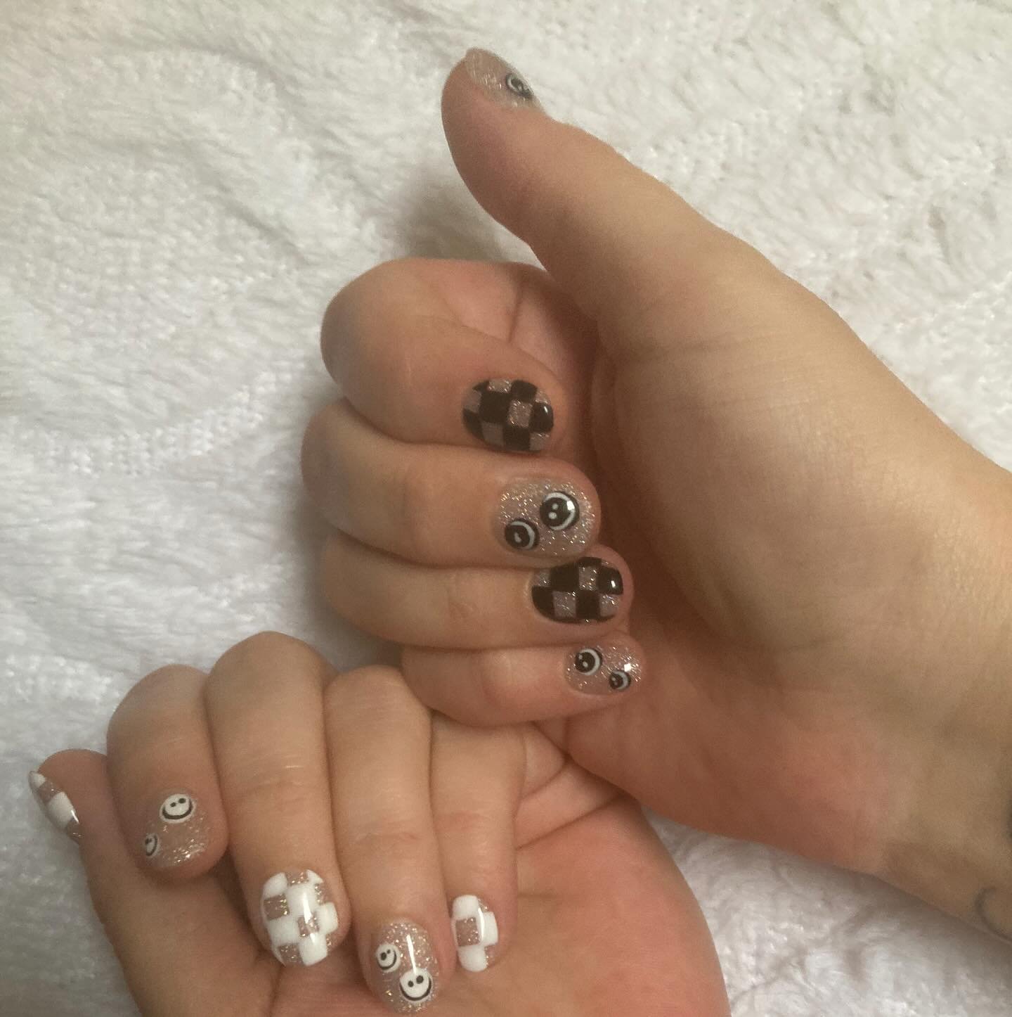 with school and work and other work i have close to zero creative energy right now so some simple smileys and checkers for the win! 🖤🤍 

photo credit goes to mr. caffeinated cosmetologist (@dc_marine_repair) who always supports my chaos 😘

#thecaf