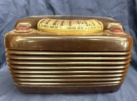 Lot #726 - Vintage Radio