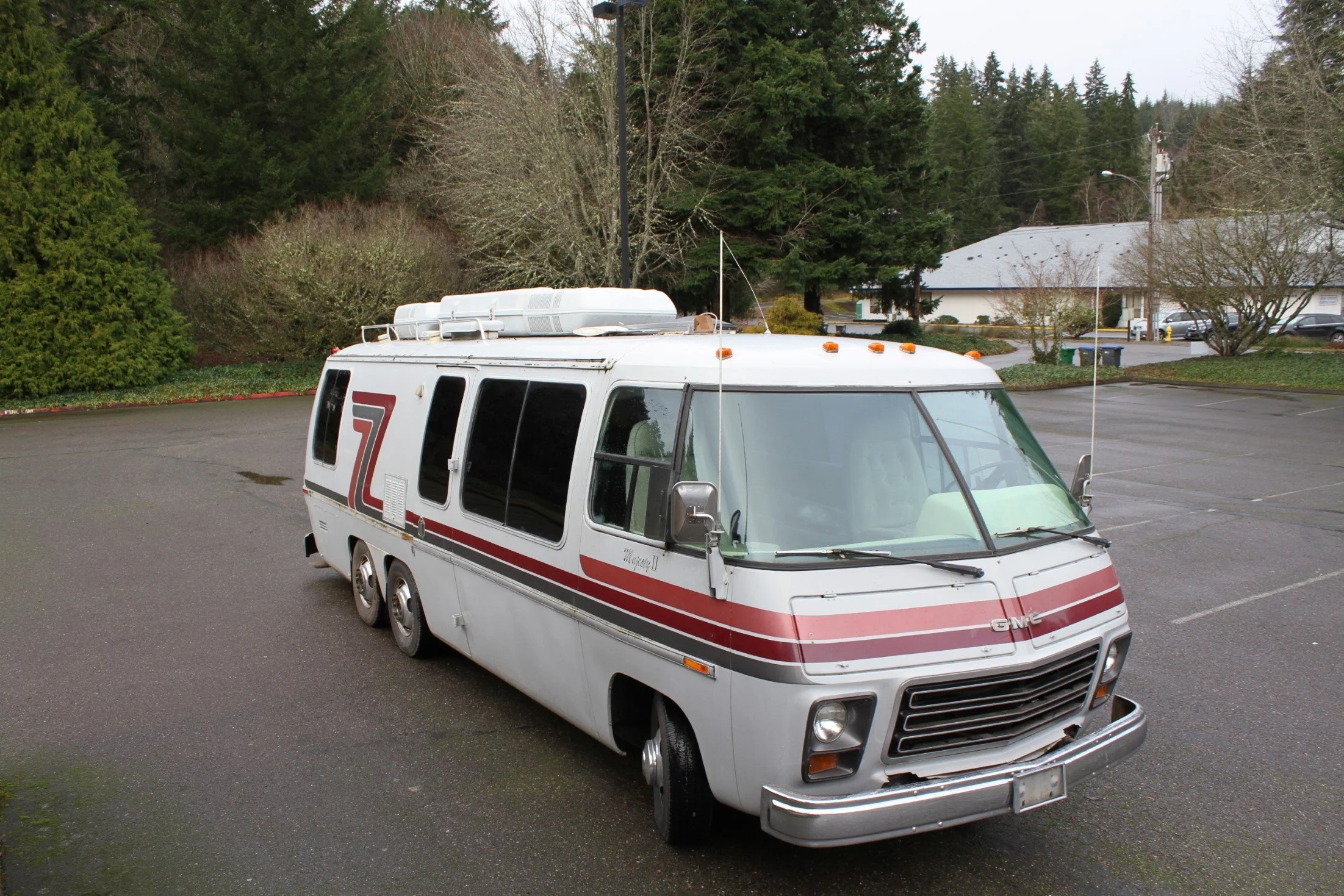#175 1976 GMC Motorhome — Lucky Collector Car Auctions
