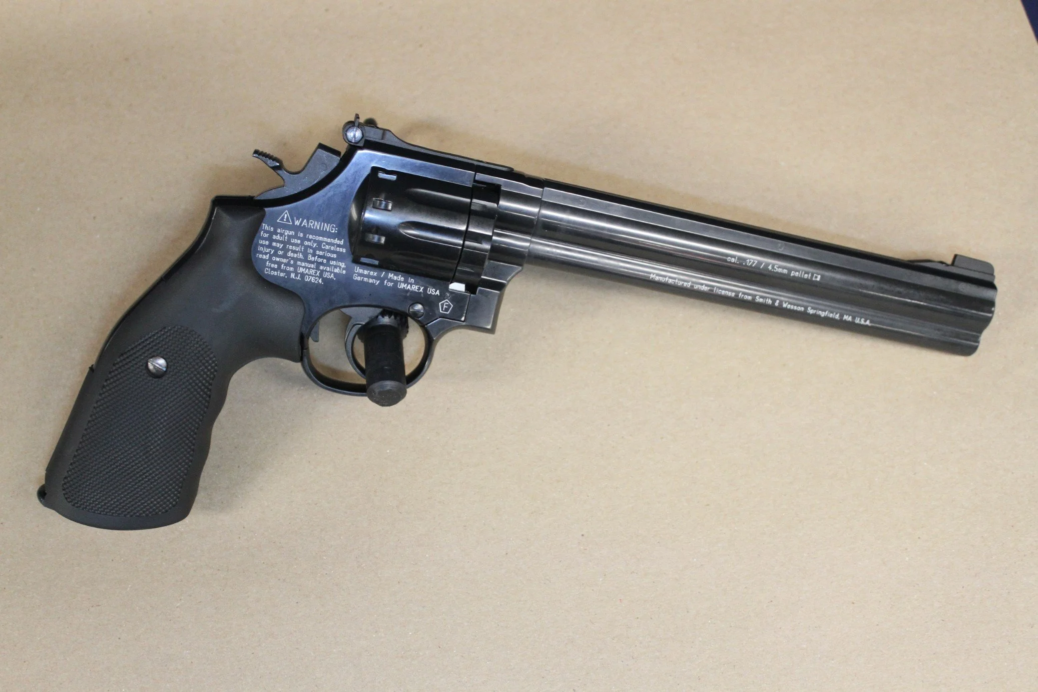 #065 Smith & Wesson Model 586-8 Air Pistol — Lucky Collector Car Auctions