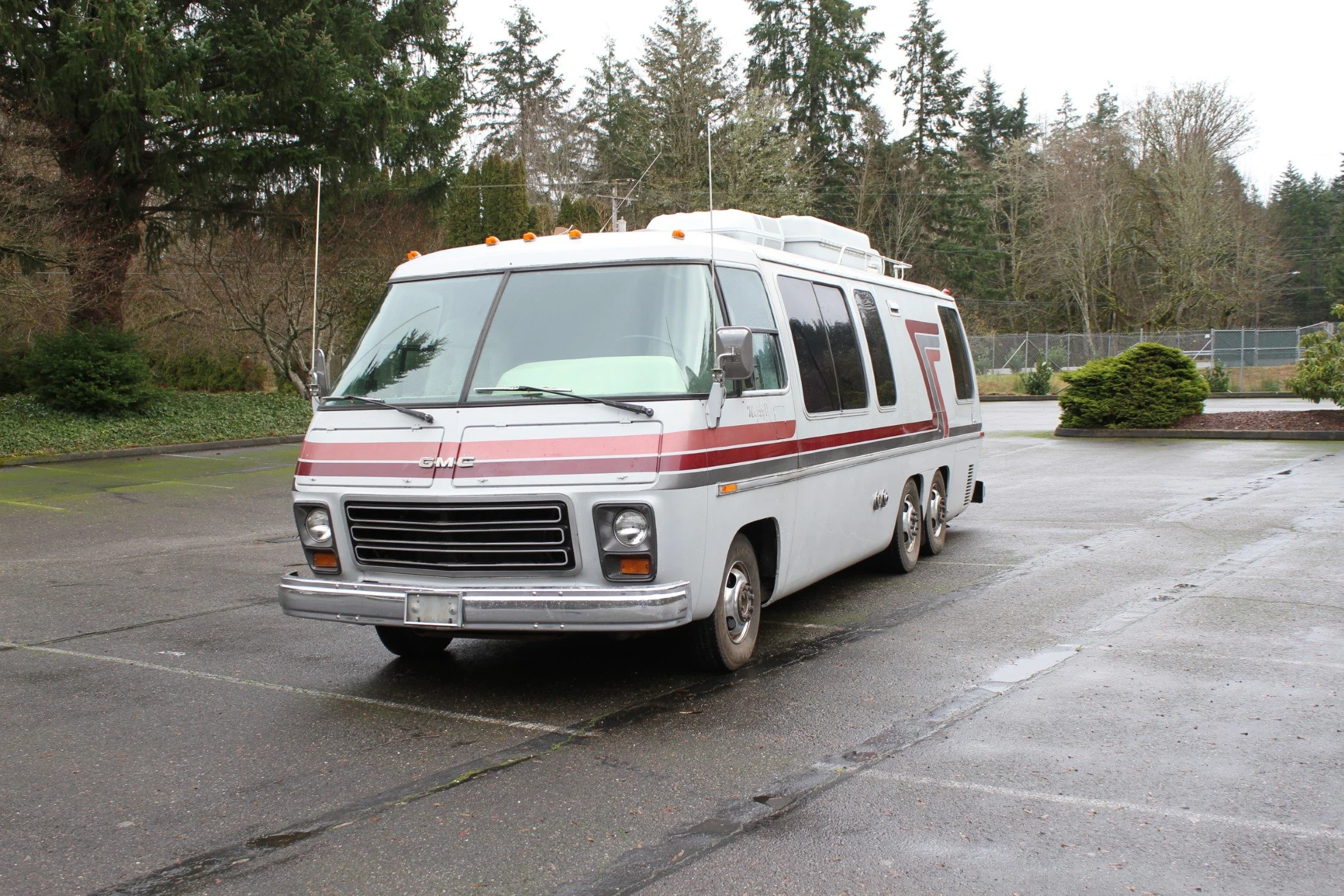 #175 1976 GMC Motorhome — Lucky Collector Car Auctions