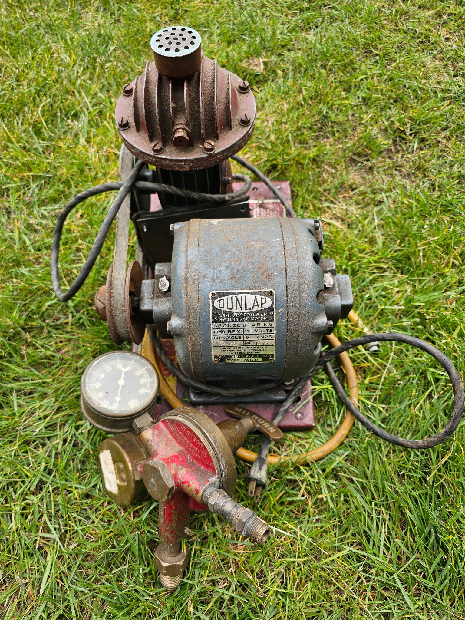 Dunli Compressor #033 Vintage Dunlap/Sprayit Air Compressor — Lucky Collector Car Auctions