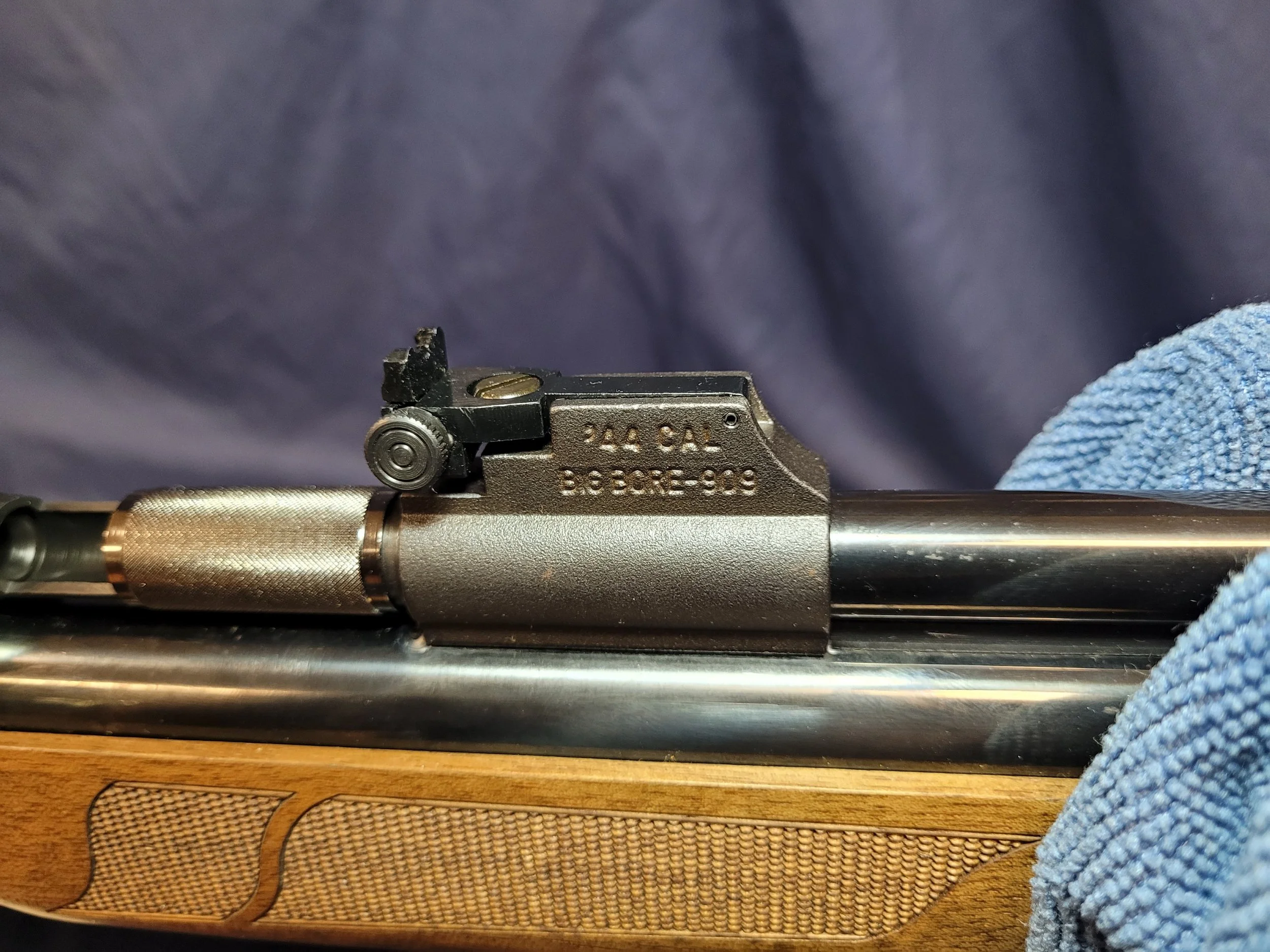 #070 Sam Yang Big Bore 909 Air Rifle — Lucky Collector Car Auctions