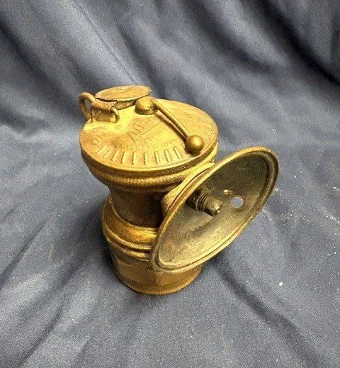 Lot #707 - Auto-Lite Miniature Lantern