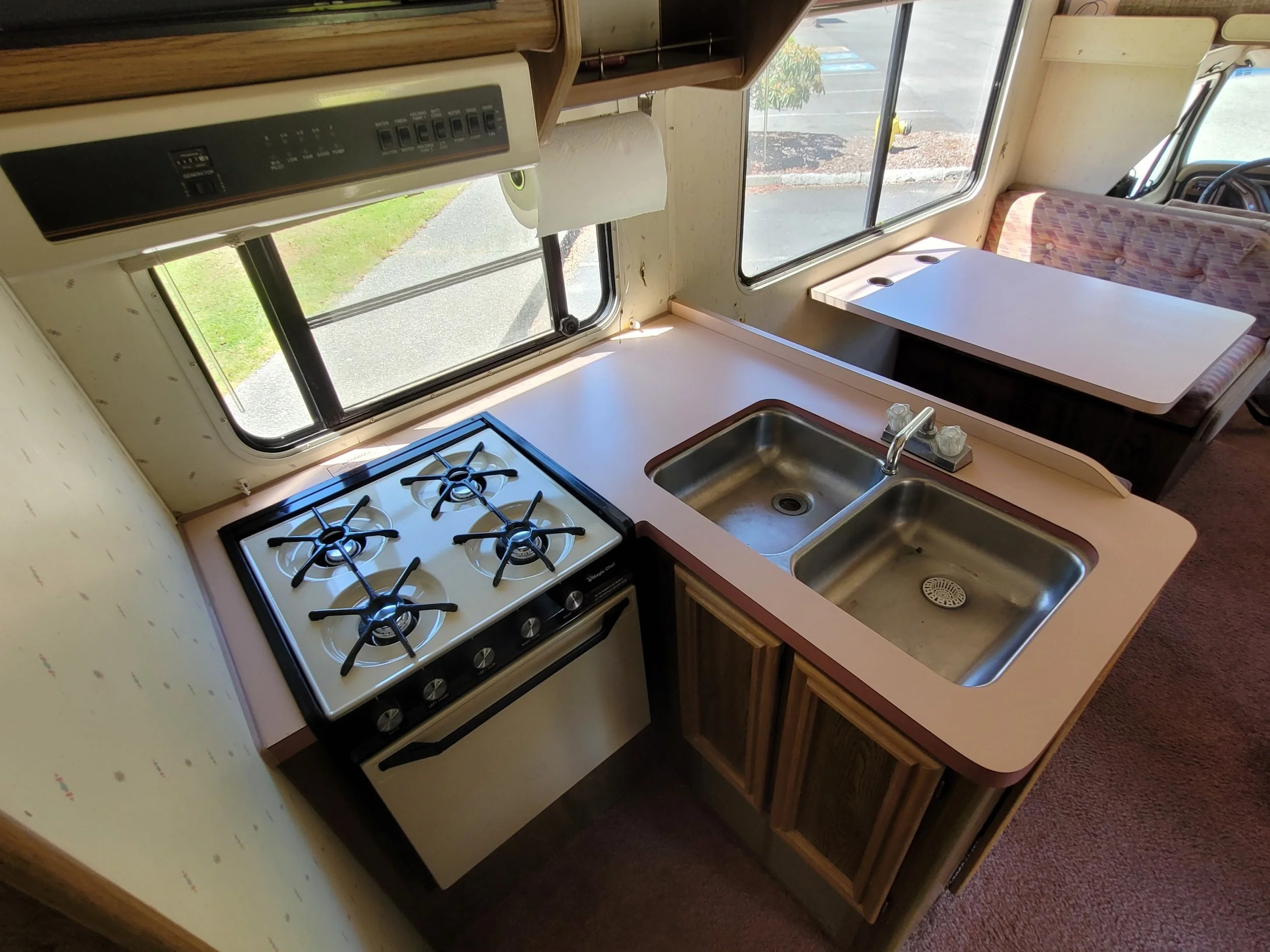 #181 1989 Jamboree Rallye 27' Motorhome — Lucky Collector Car Auctions