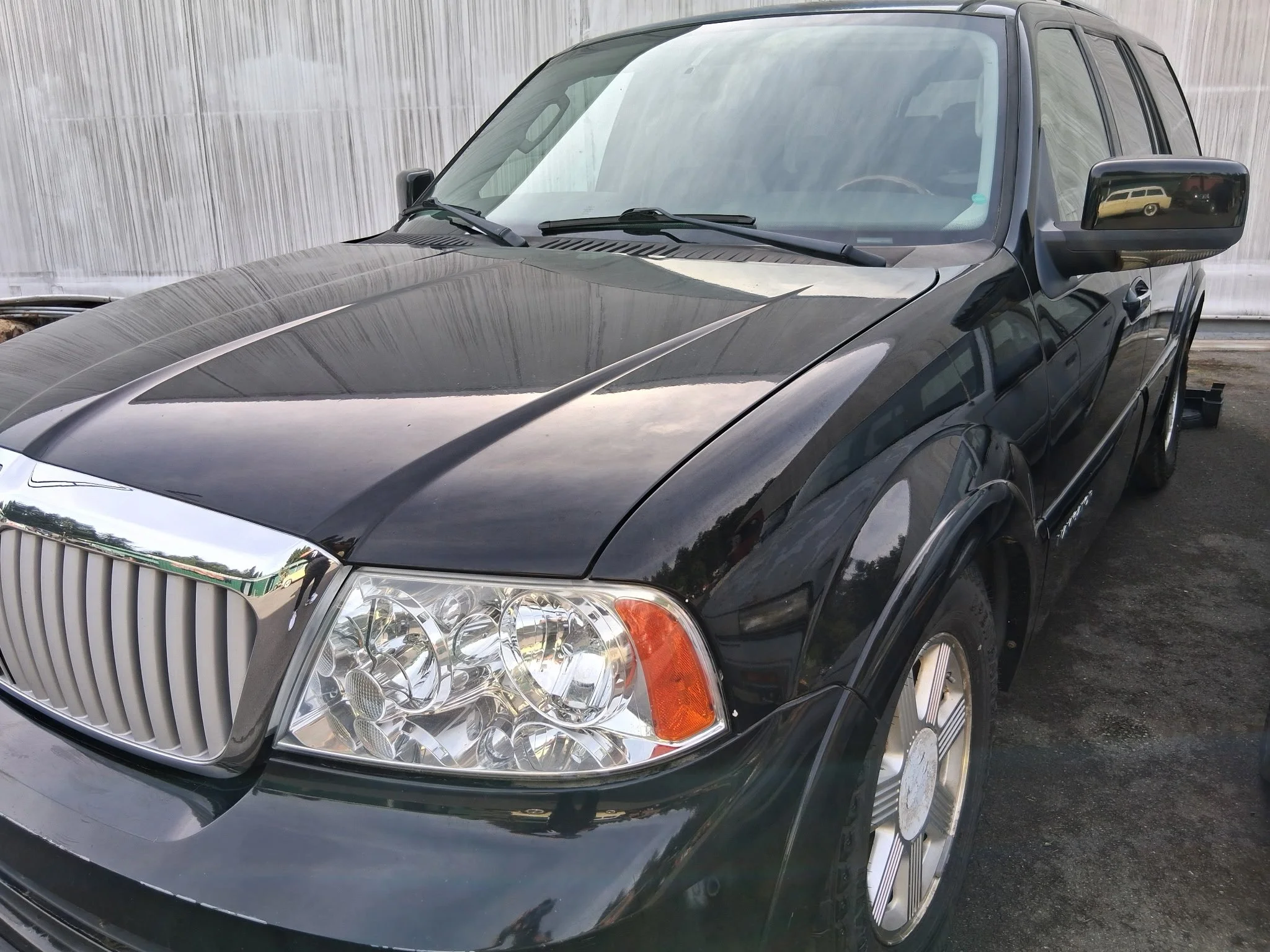 Lot #236 - 2006 Lincoln Navigator **NO RESERVE**