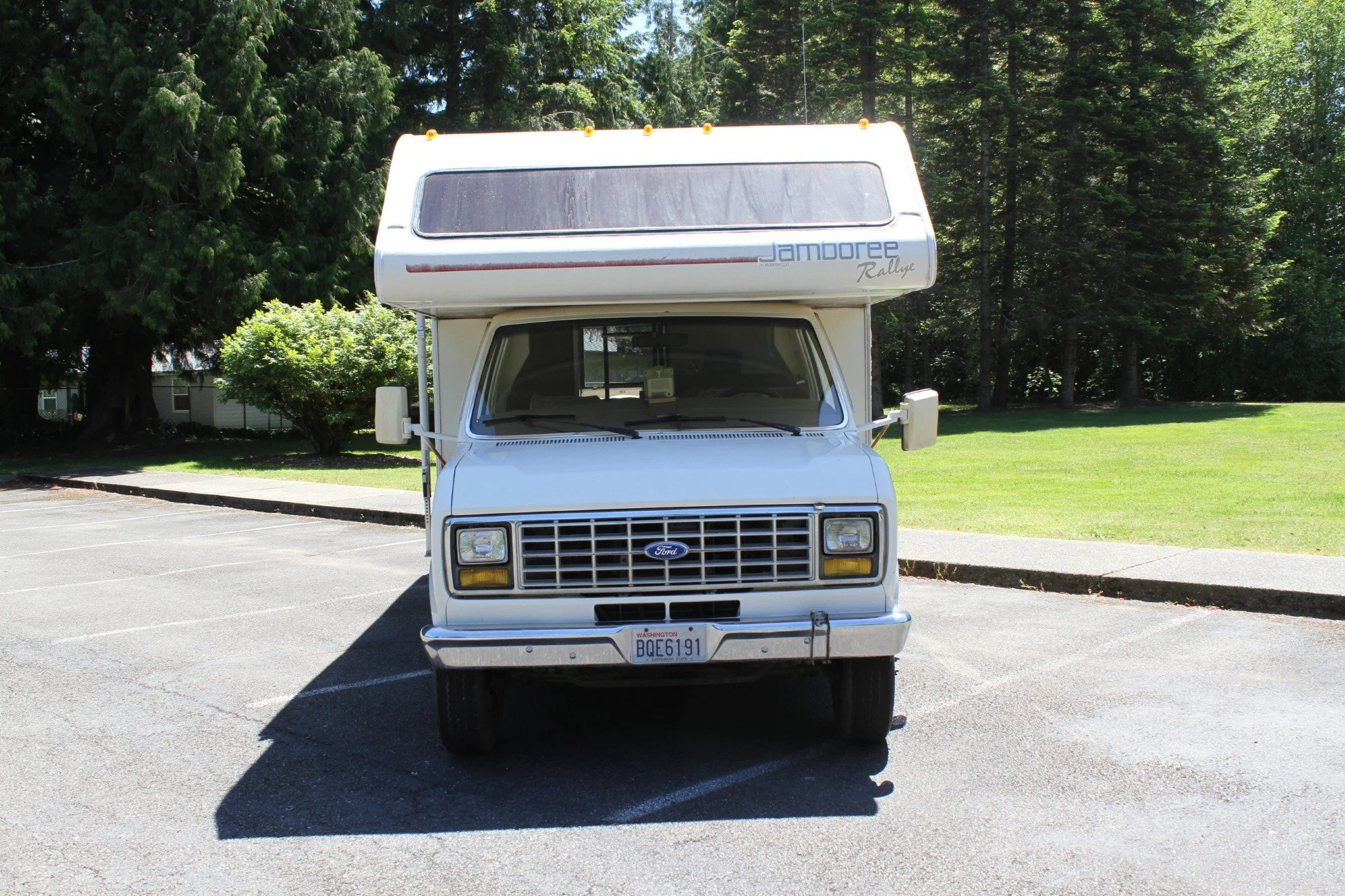#181 1989 Jamboree Rallye 27' Motorhome — Lucky Collector Car Auctions