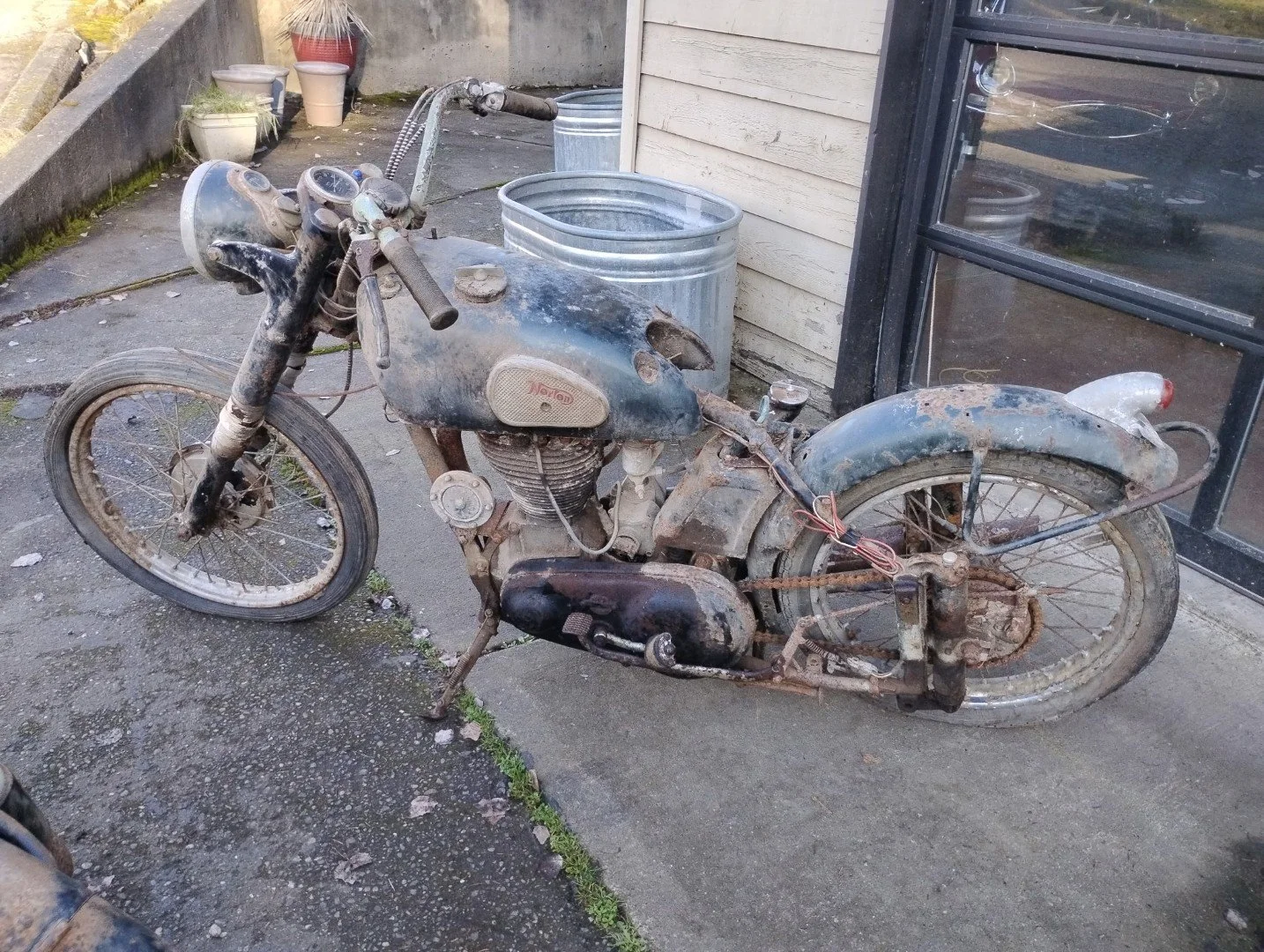 Lot #100 - Vintage Norton Motorcycle  **NO RESERVE**