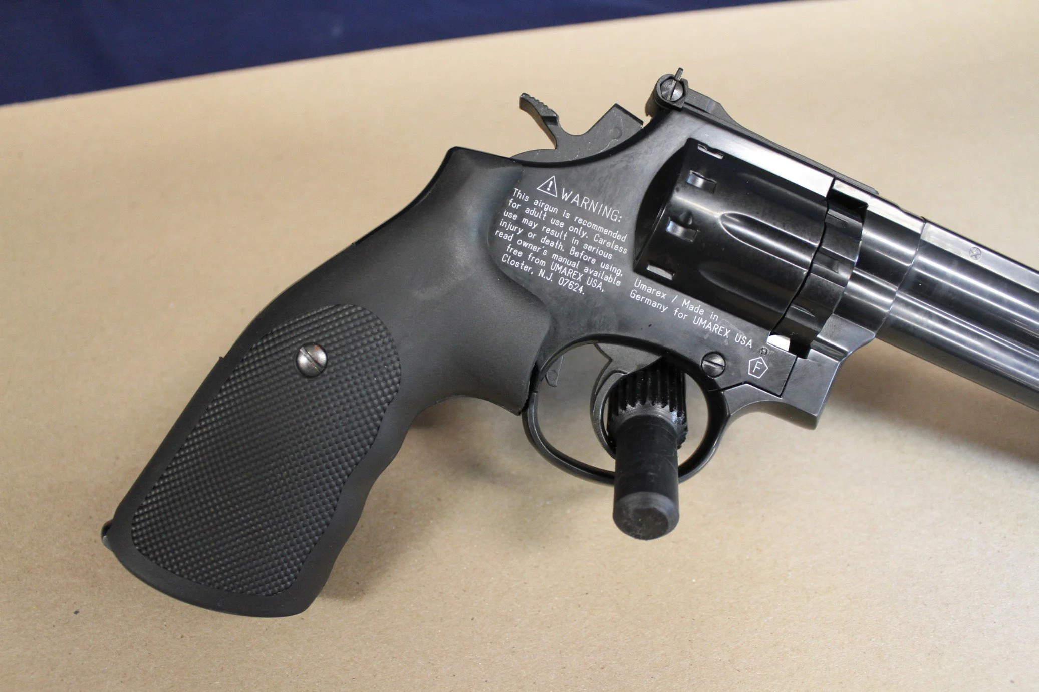 #065 Smith & Wesson Model 586-8 Air Pistol — Lucky Collector Car Auctions