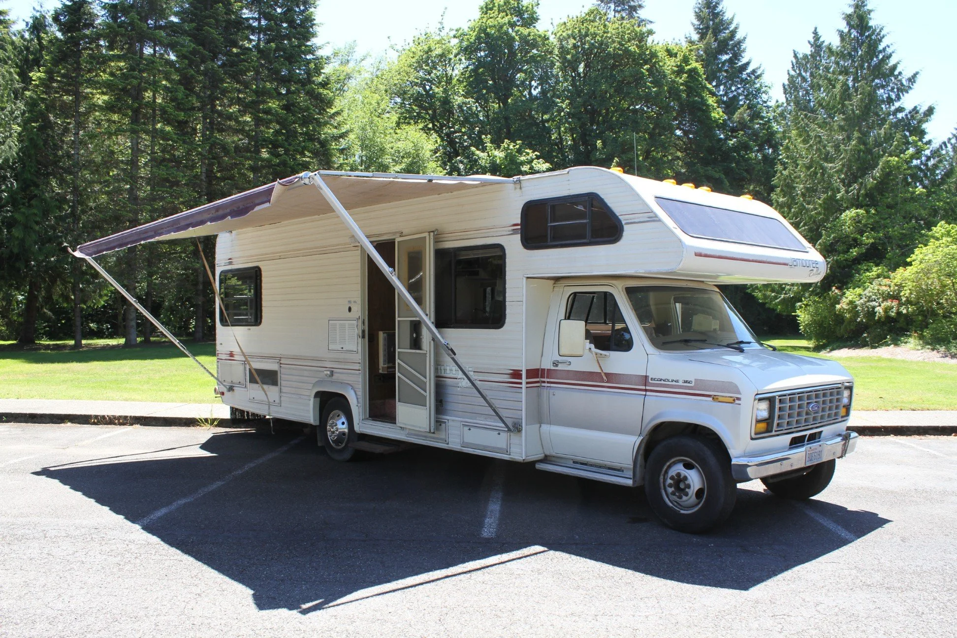 #181 1989 Jamboree Rallye 27' Motorhome — Lucky Collector Car Auctions