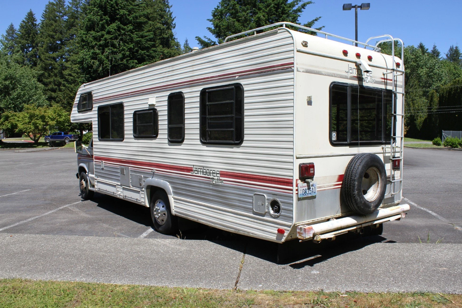 #181 1989 Jamboree Rallye 27' Motorhome — Lucky Collector Car Auctions