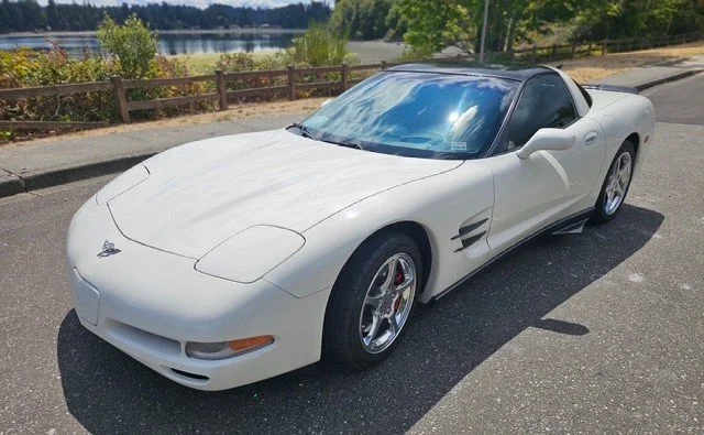 Lot #660 - 2003 Chevrolet Corvette
