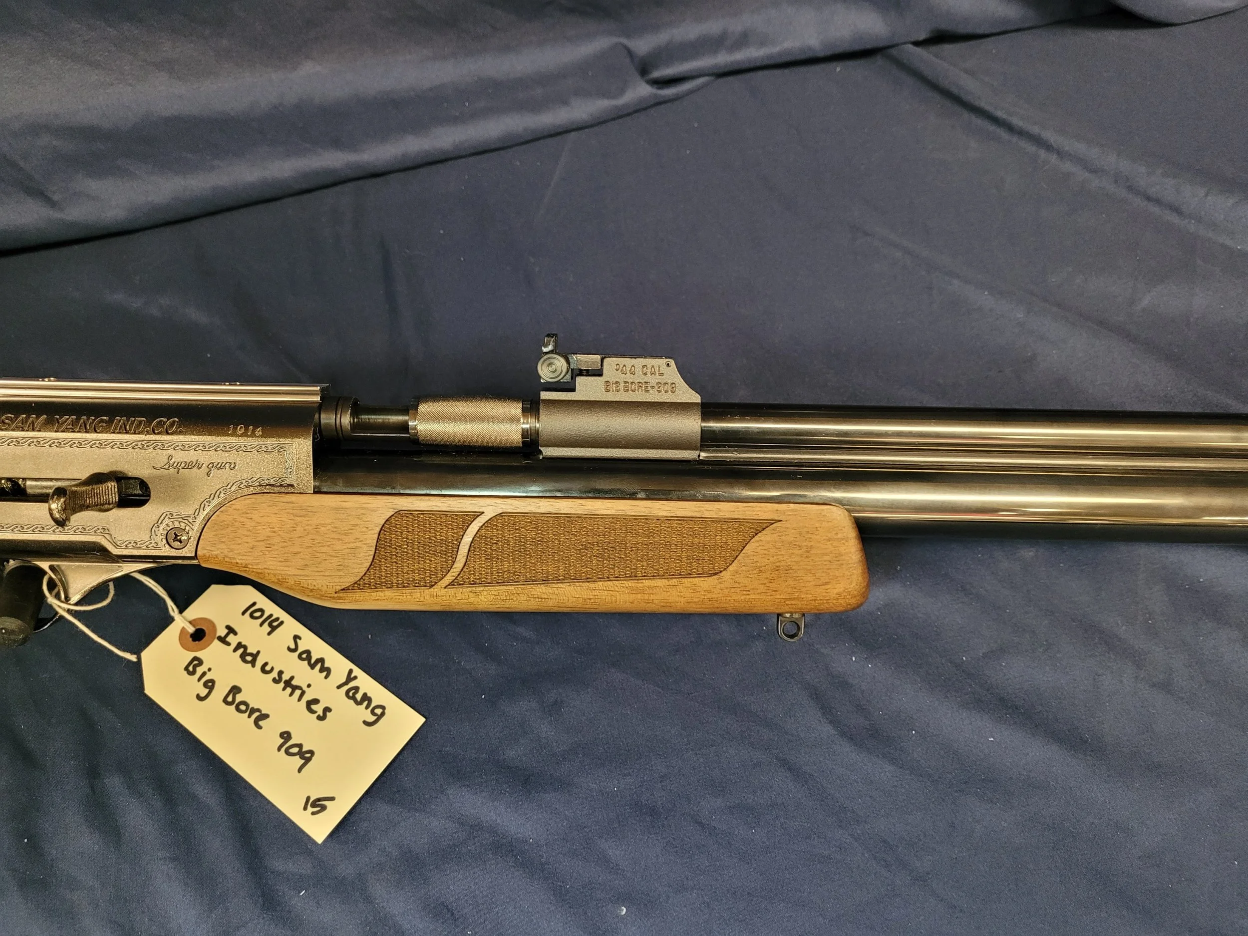 #070 Sam Yang Big Bore 909 Air Rifle — Lucky Collector Car Auctions