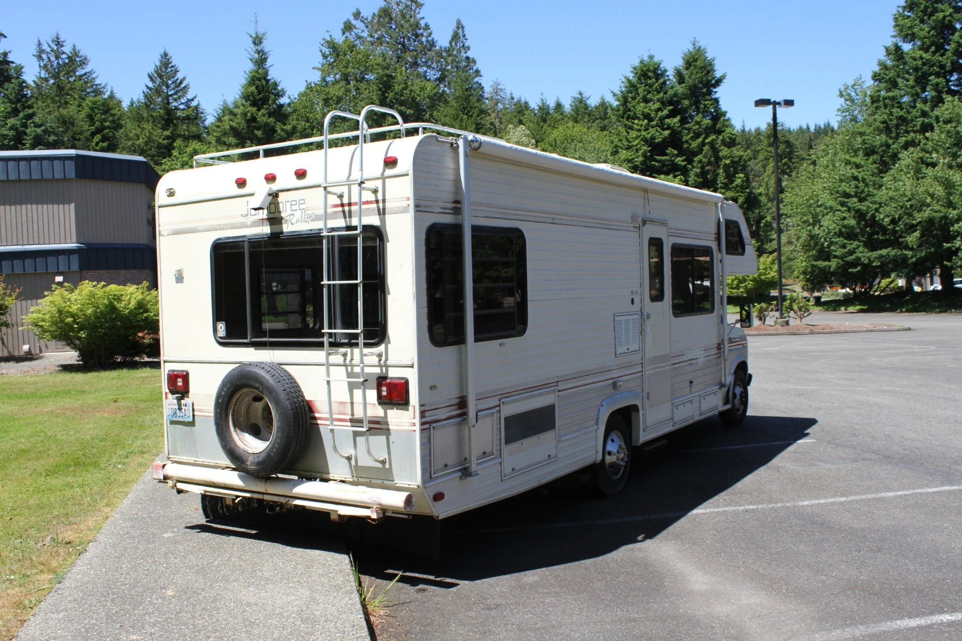 #181 1989 Jamboree Rallye 27' Motorhome — Lucky Collector Car Auctions