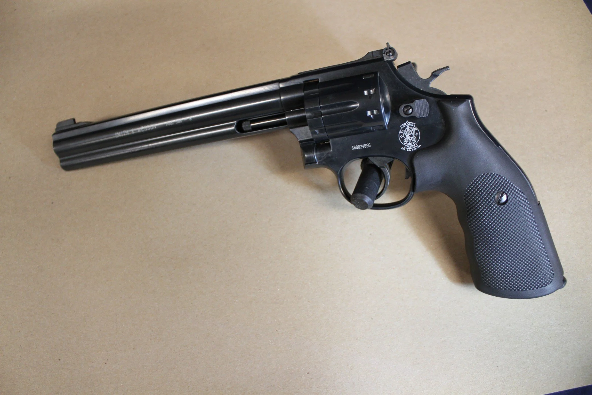 #065 Smith & Wesson Model 586-8 Air Pistol — Lucky Collector Car Auctions