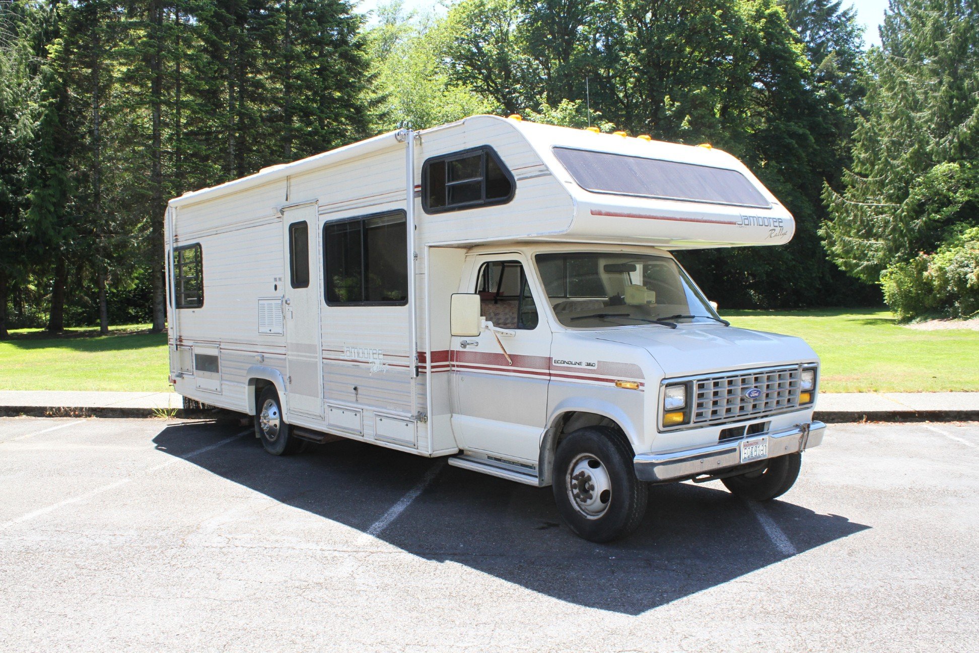 #181 1989 Jamboree Rallye 27' Motorhome — Lucky Collector Car Auctions