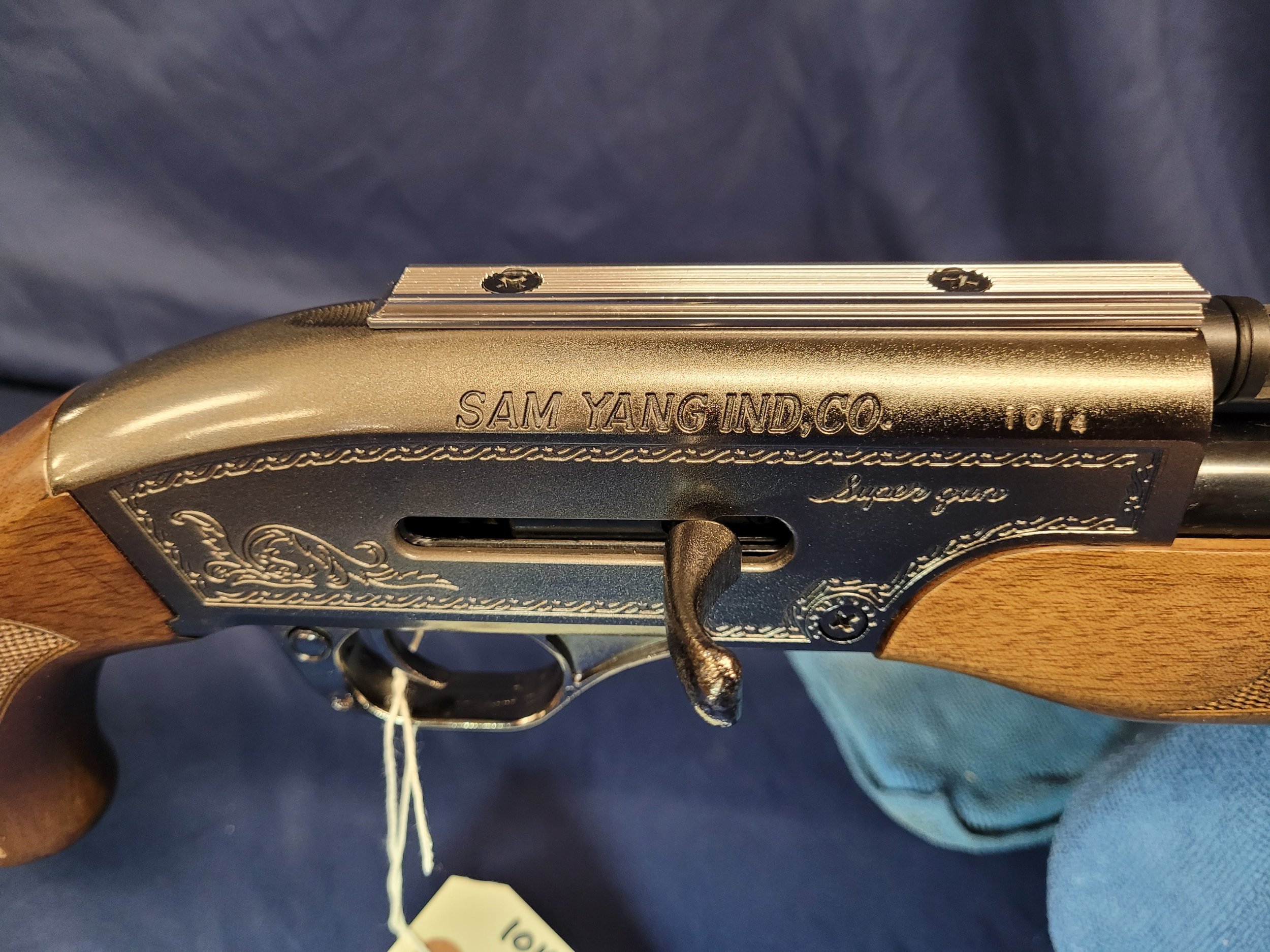 #070 Sam Yang Big Bore 909 Air Rifle — Lucky Collector Car Auctions