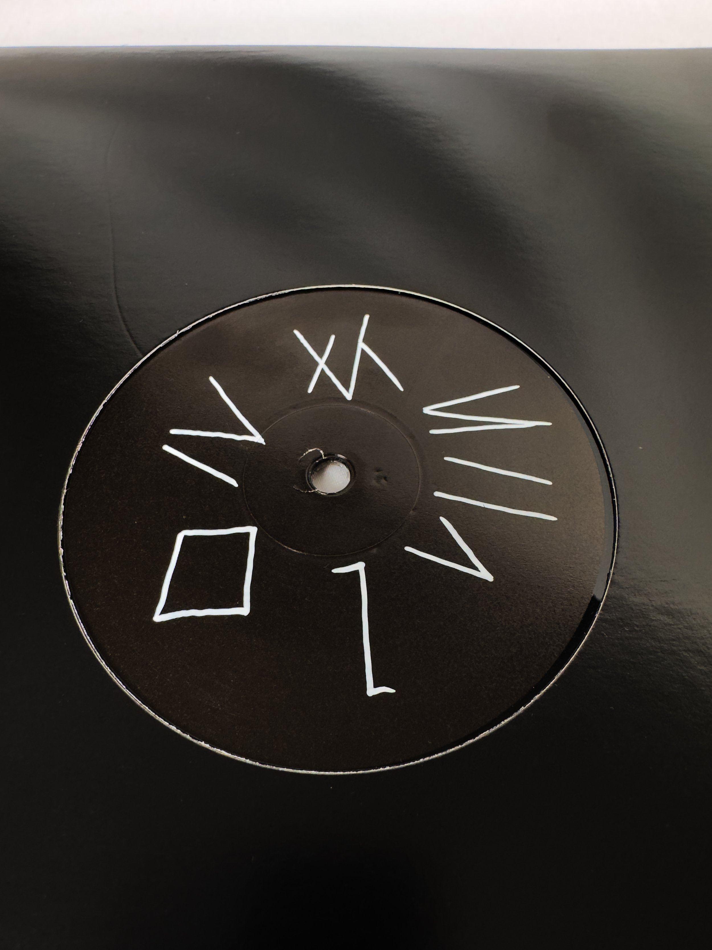 4 Degrees/Drone Bomb Me 12" signed (8/10)