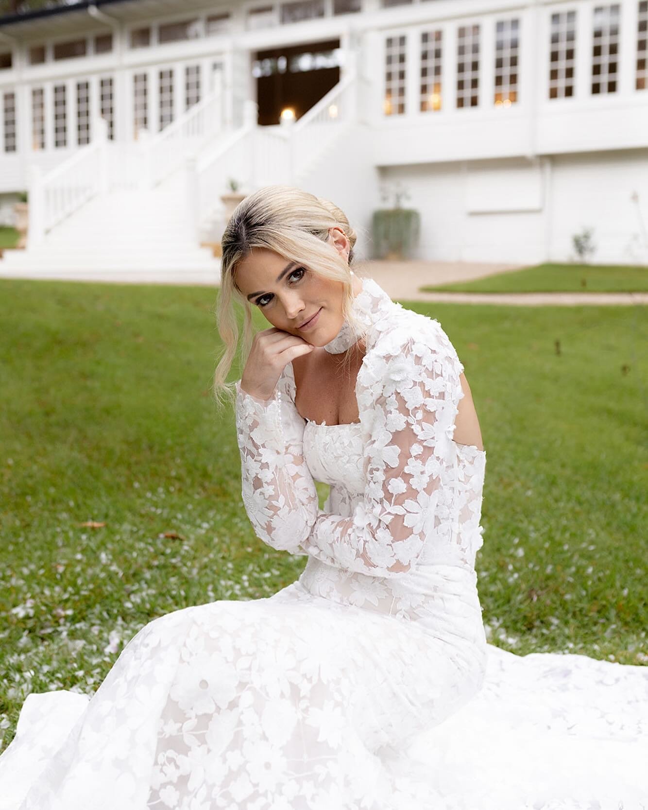 Kwila Lodge is the perfect backdrop for you to style in your own way that matches your love story 🤍

@ourheritageandco
@etremarie.bridal
@jacara_bridal
@lunadelilahbride
@tamika_hair_makeup
@sabisoirees
@taylastockwell
@svh.media

#kwilalodge #kwila