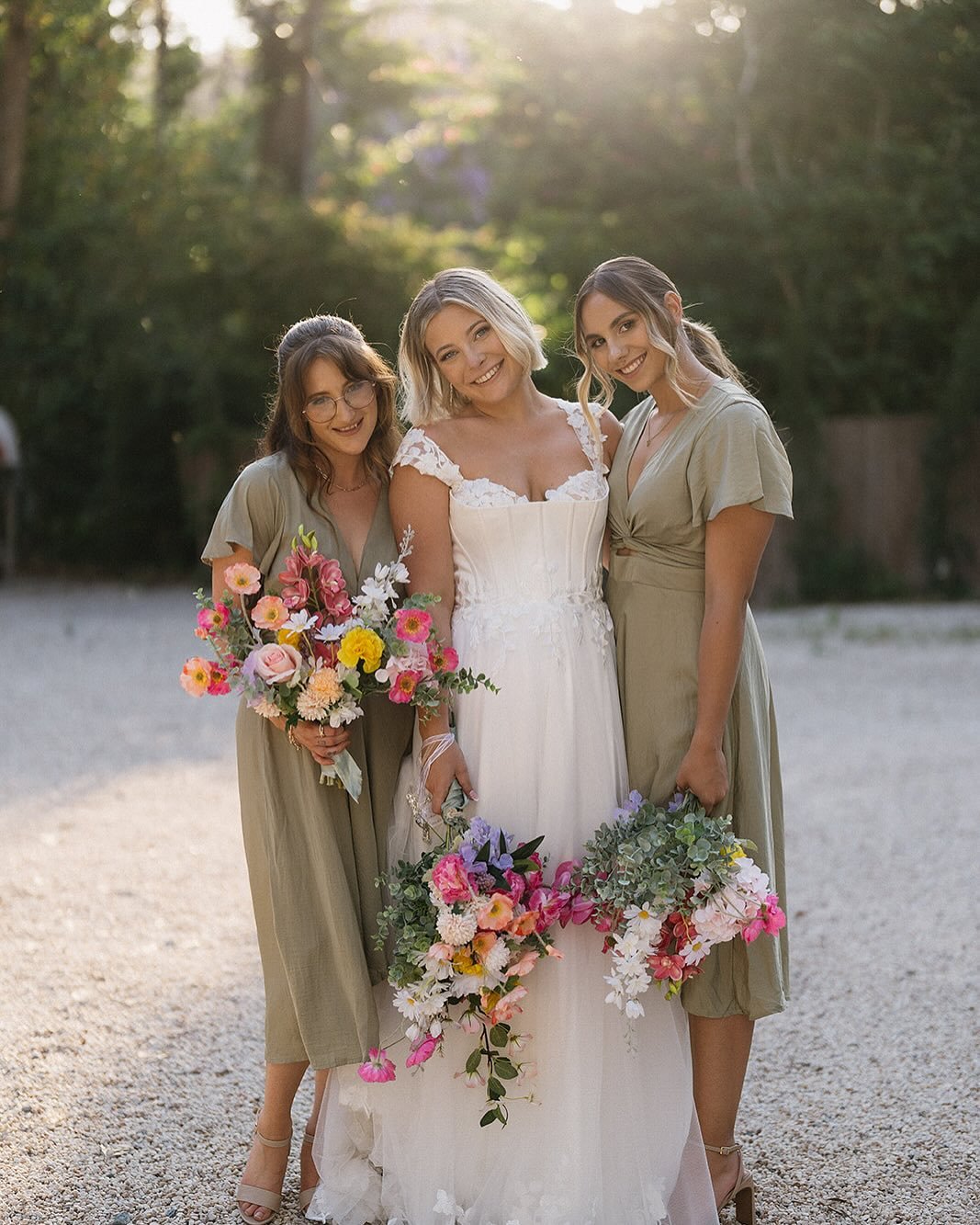 Forever obsessing over these brightly coloured florals Meagan &amp; Joel included in their day. Perfectly popping against a soft colour palette 💐

Photographer:@soulflareweddings
Videographer:@soulflareweddings
Venue: @kwila.lodge
Celebrant: @davidw