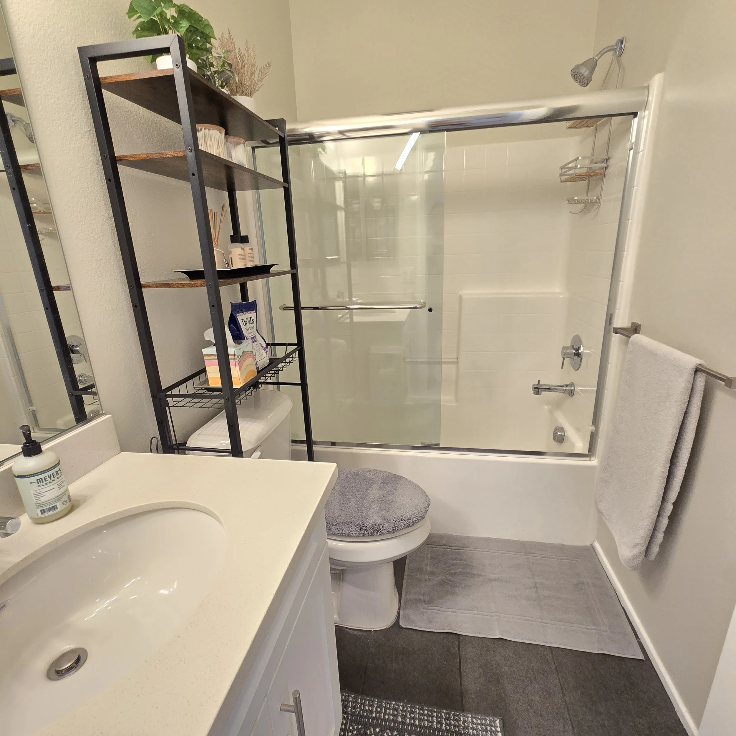 Hallway Bath.jpg