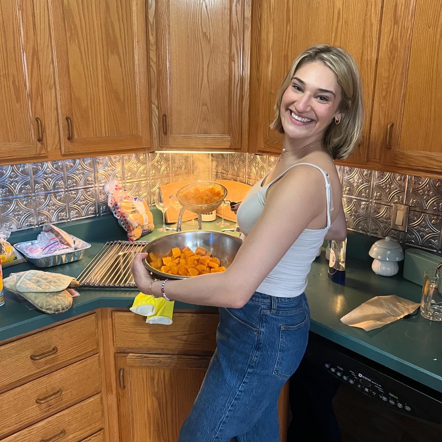 &ldquo;Home&rdquo; for Thanksgiving&hellip; FINALLY 🥰🥹 
Steve and Jade hosted us in their beautiful cozy new home in Michigan 🤎🦃