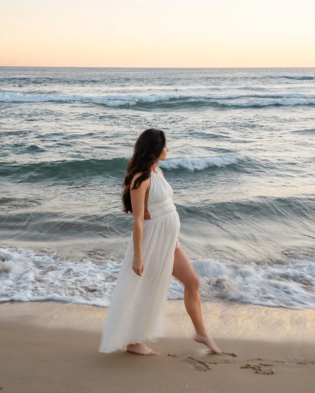 Stuck on choosing what outfit you should wear for your maternity session?
I say, bring them both!

I love it when my clients want to switch up the vibe with an outfit change. It's amazing to see how women respond to their clothing during a shoot, som