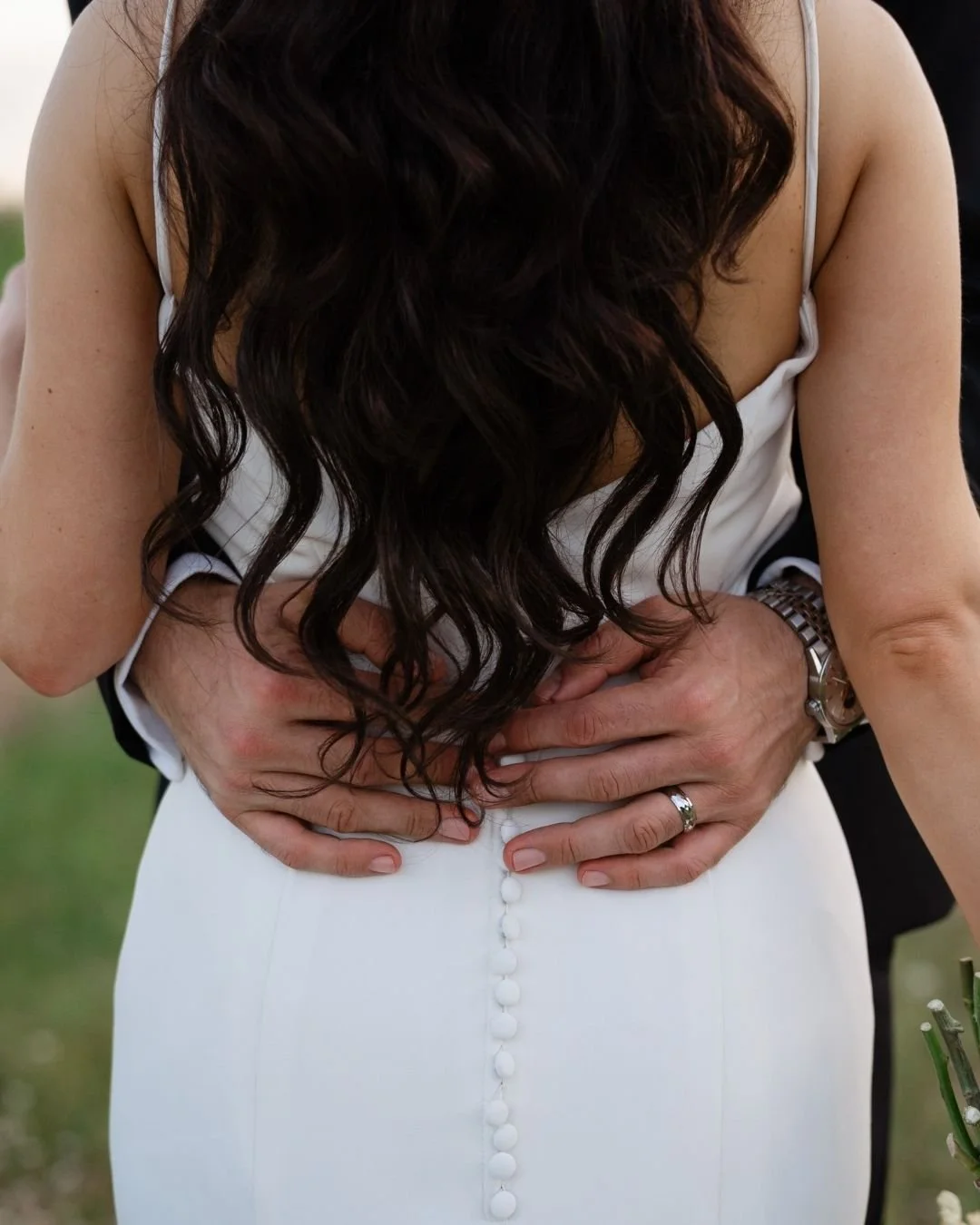 It&rsquo;s often the quieter moments that stay with you.
Ten minutes at sunset, away from everything else, is usually all it takes.
.
.
.
.
.
@lgwevents_  @infinite_hairstyling  @bartonflowerbar  @sarahmariecelebrancy  @bridesofbeecroft