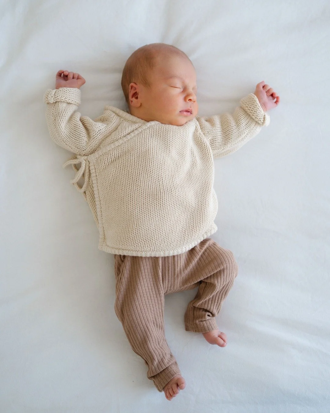 It's hard work when you're this cute.

Chelsea, Rhys and golden girl fur-baby Luna welcomed little Fletcher into their family a few weeks ago.
Obviously, posing was just too damn exhausting, as he slept during the whole session. 

Welcome to the worl
